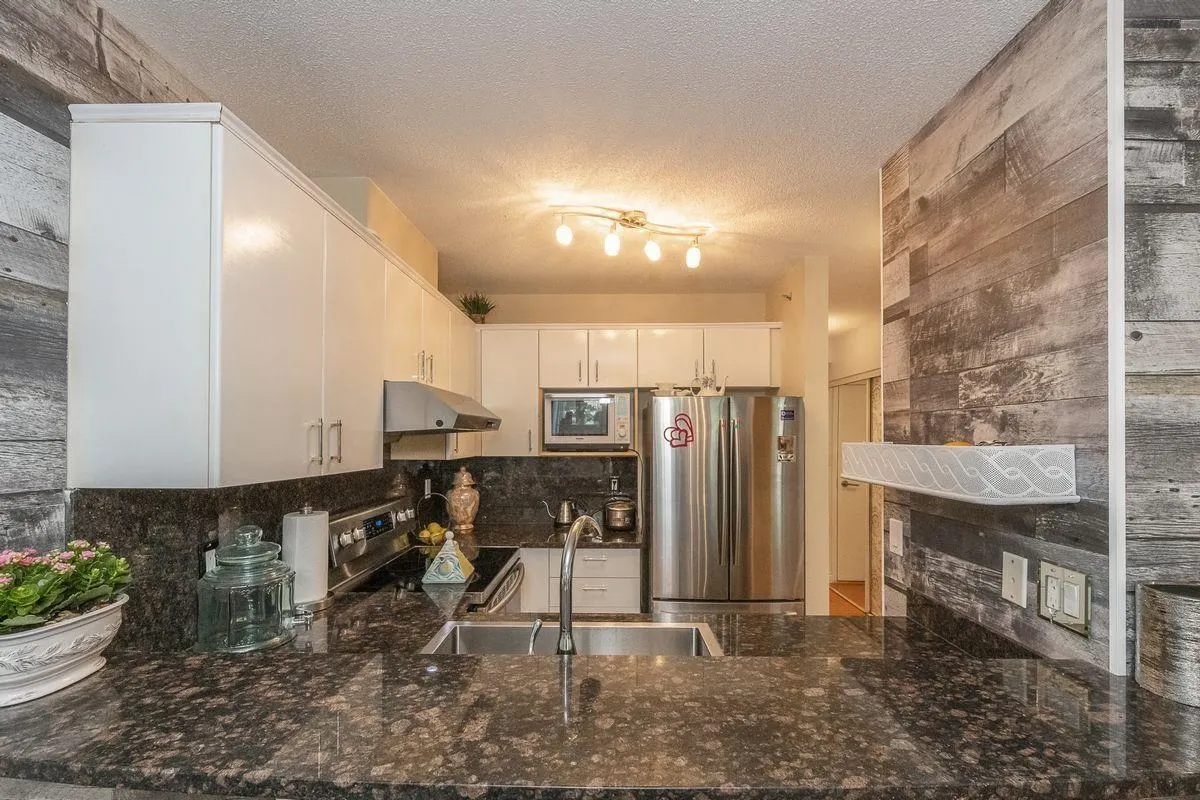 201 8180 Granville Avenue