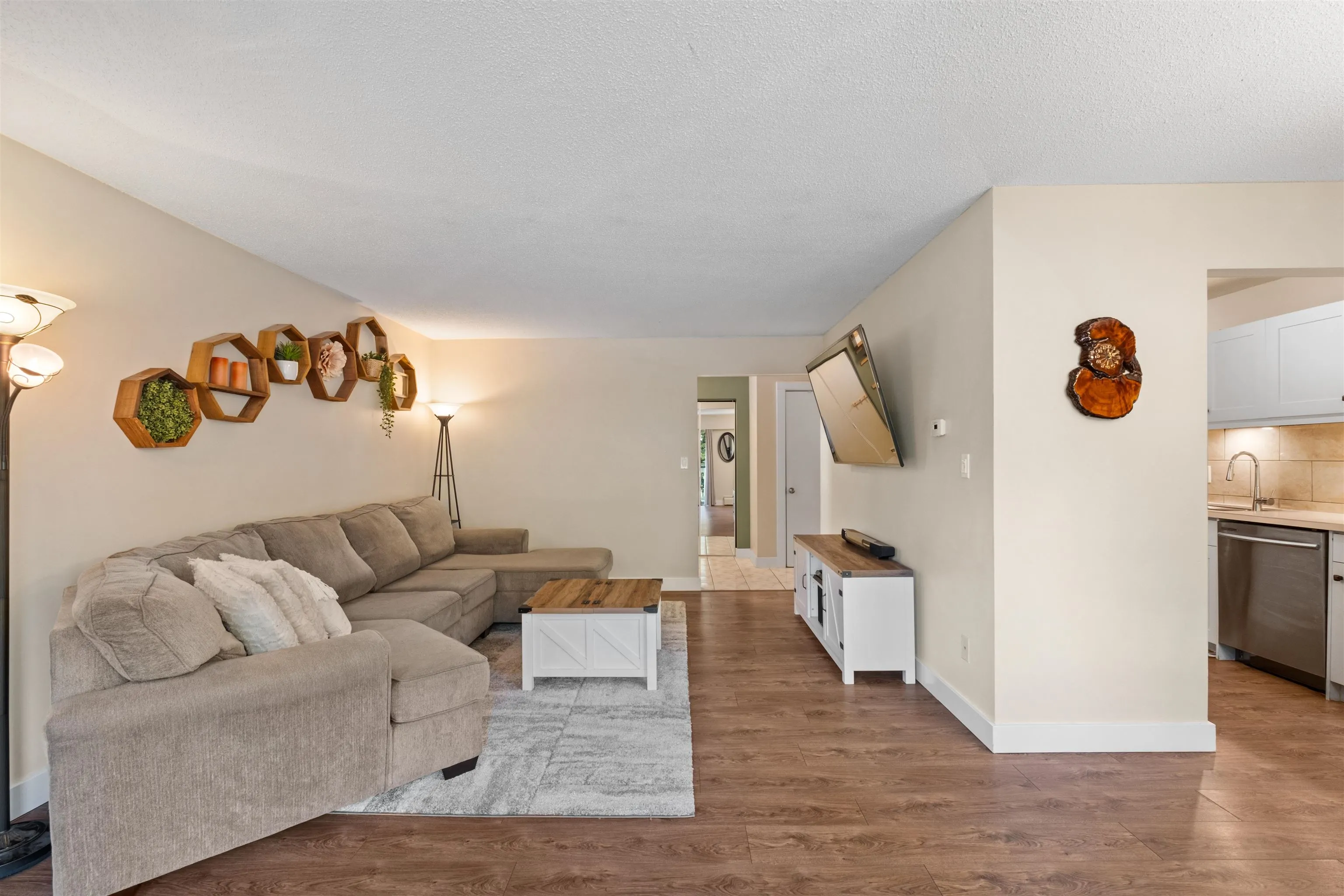 86 1050 Premier Street