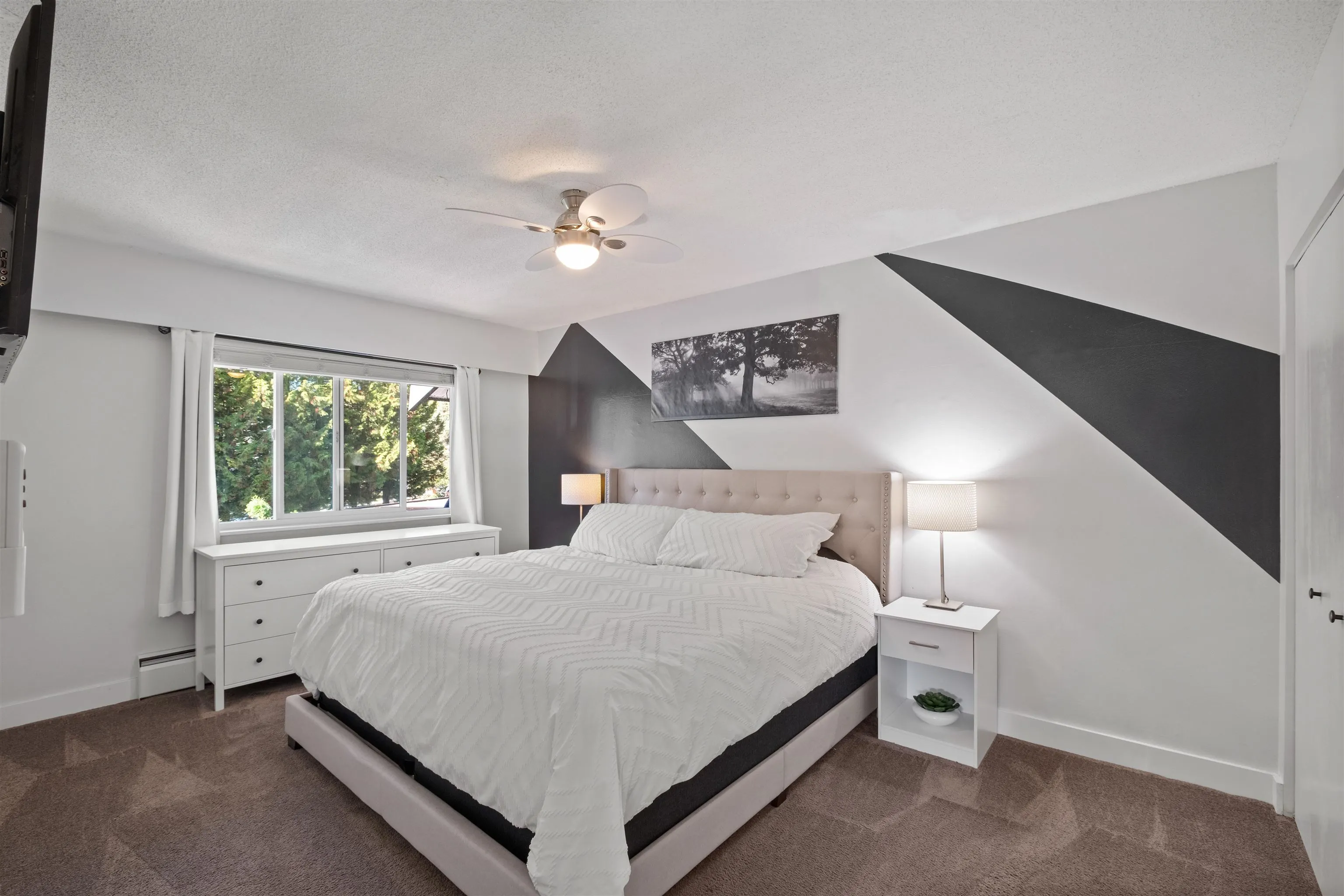 86 1050 Premier Street