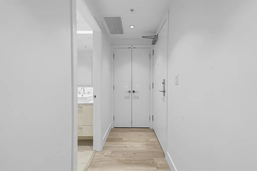 1801 7303 Noble Lane