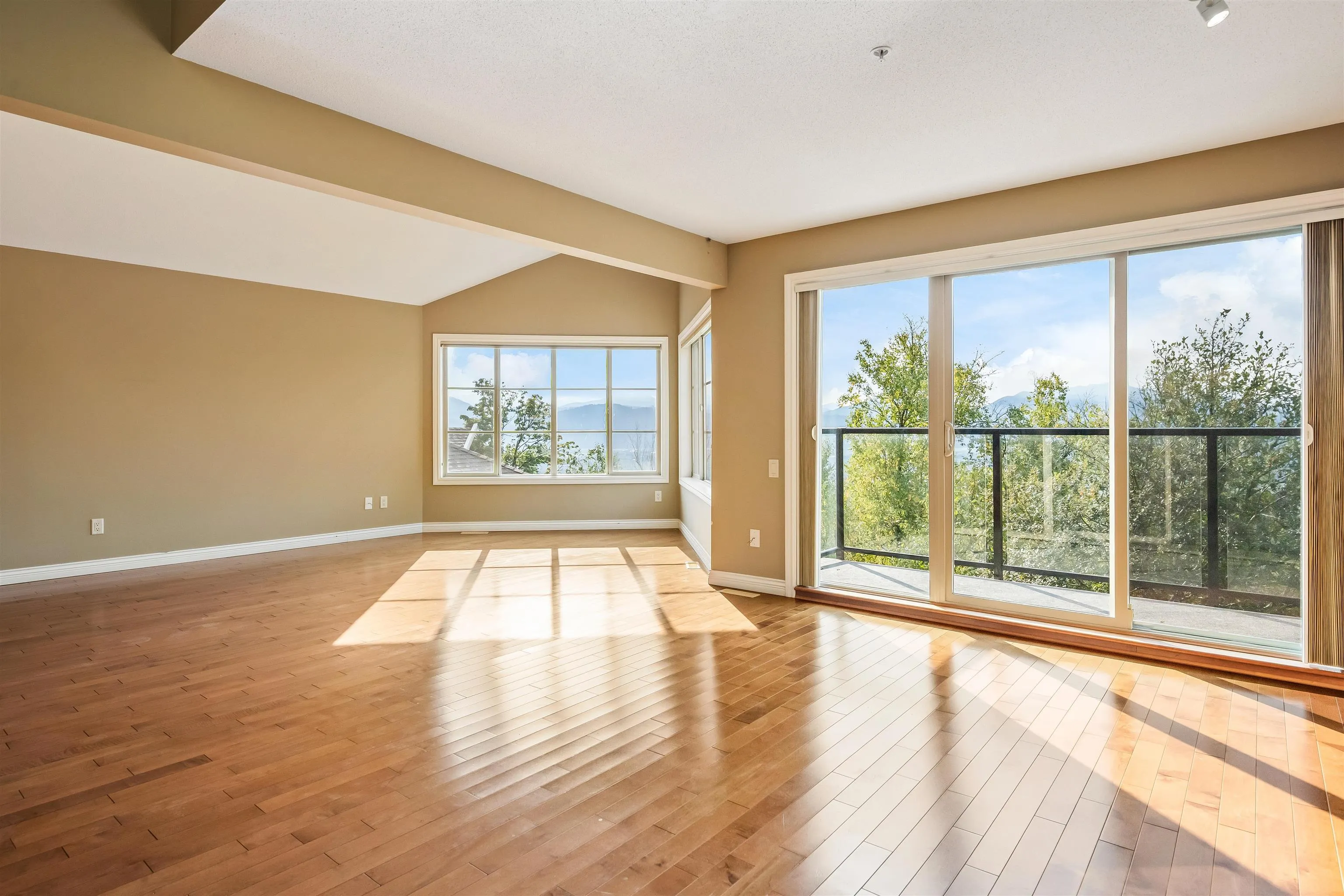 35 35931 Empress Drive