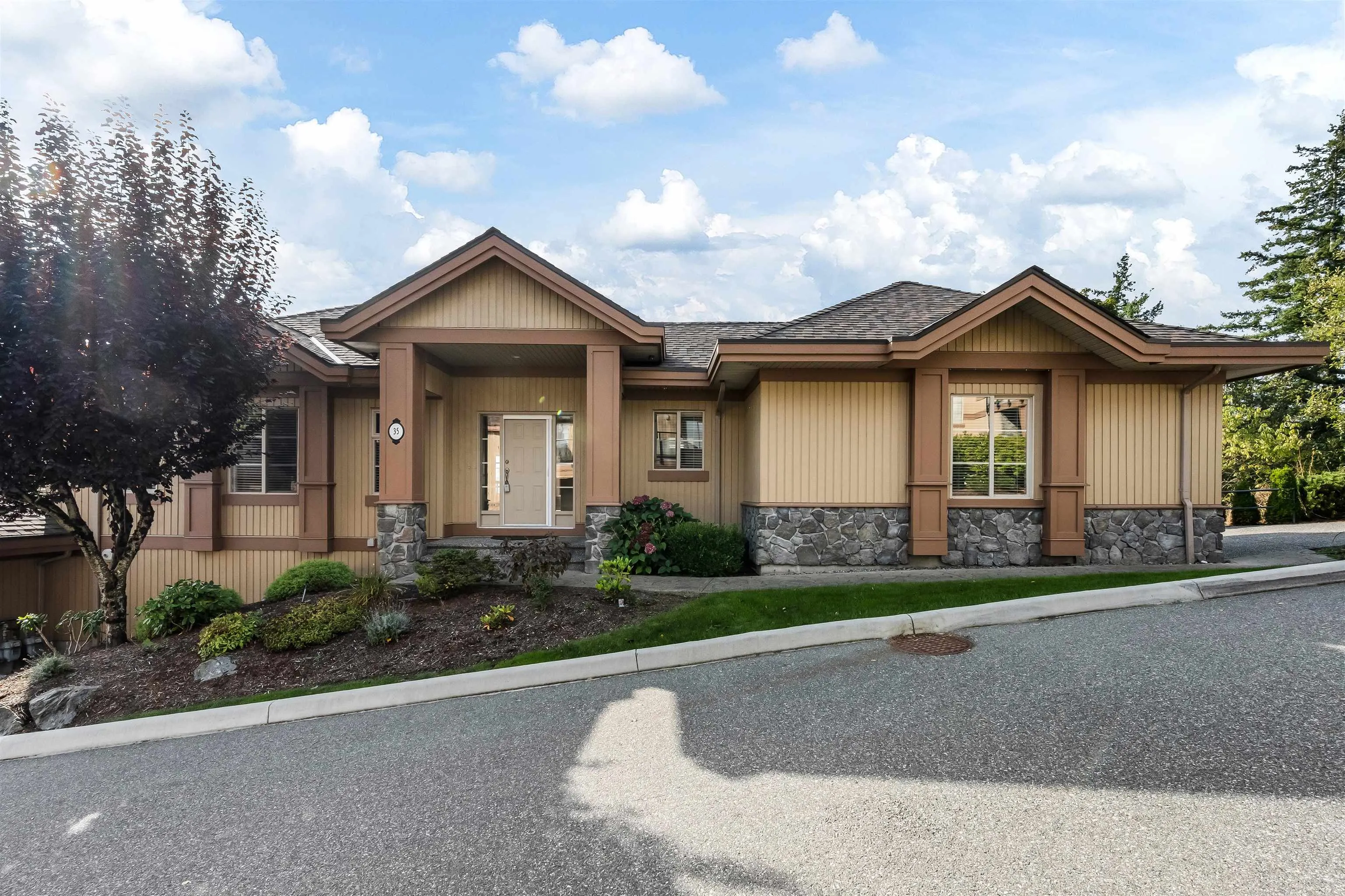 35 35931 Empress Drive