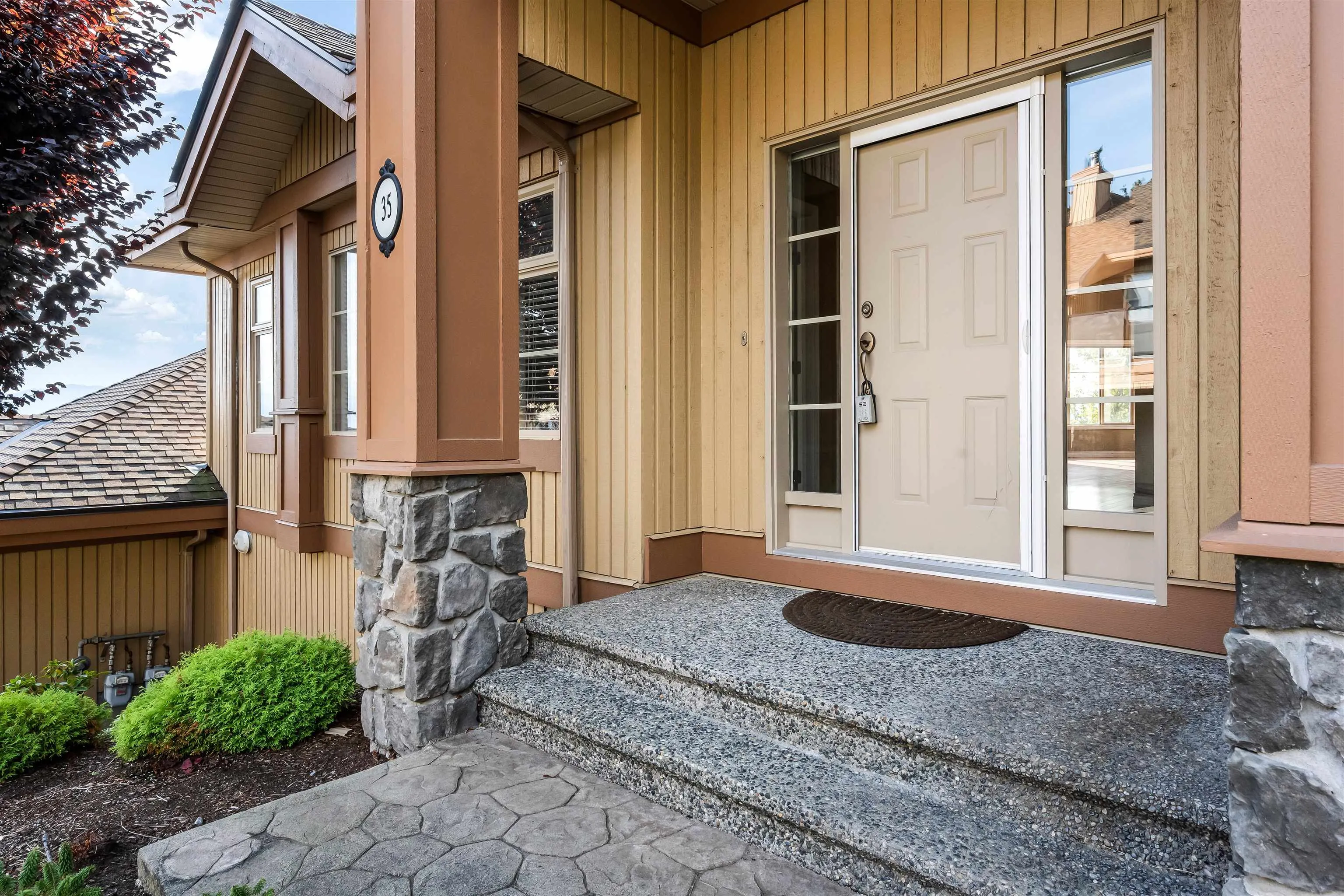 35 35931 Empress Drive