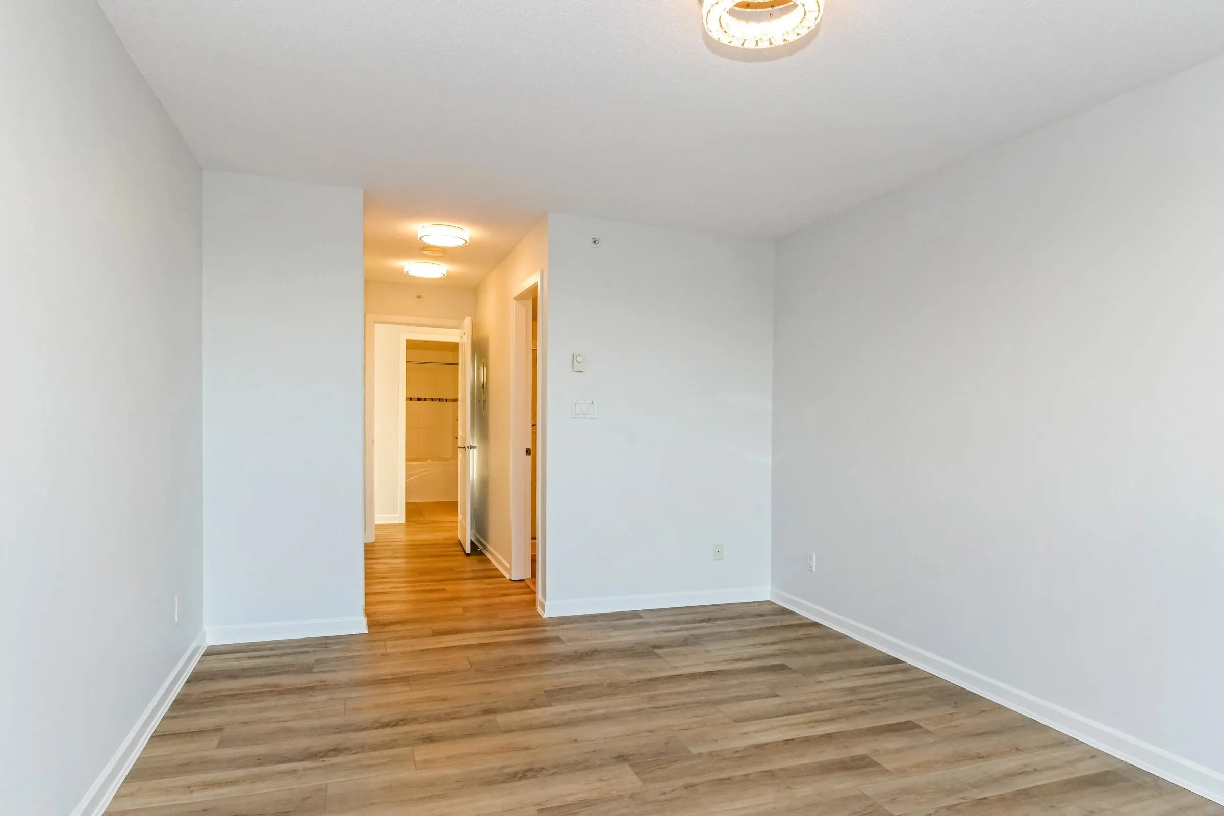 1303 295 Guildford Way