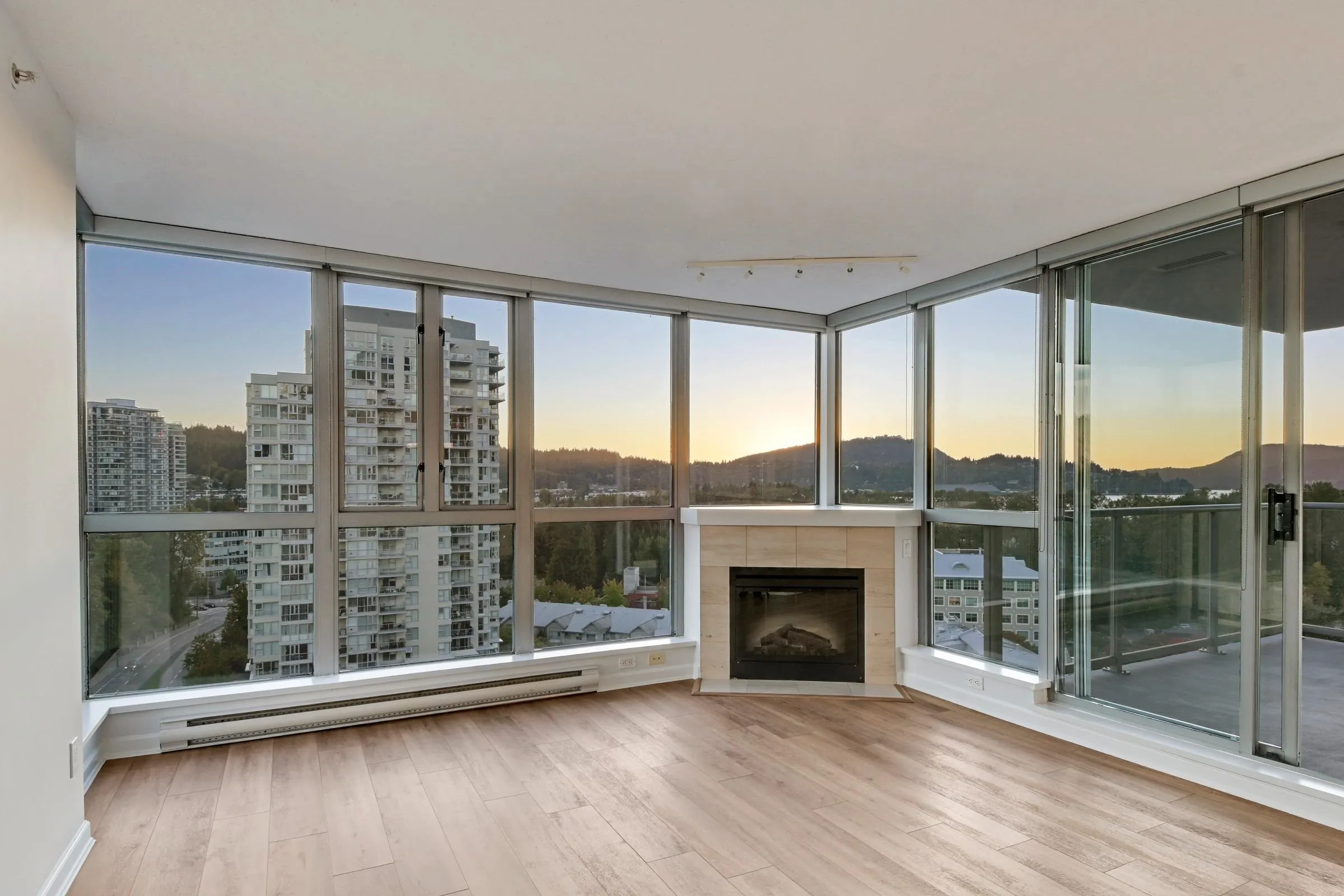 1303 295 Guildford Way