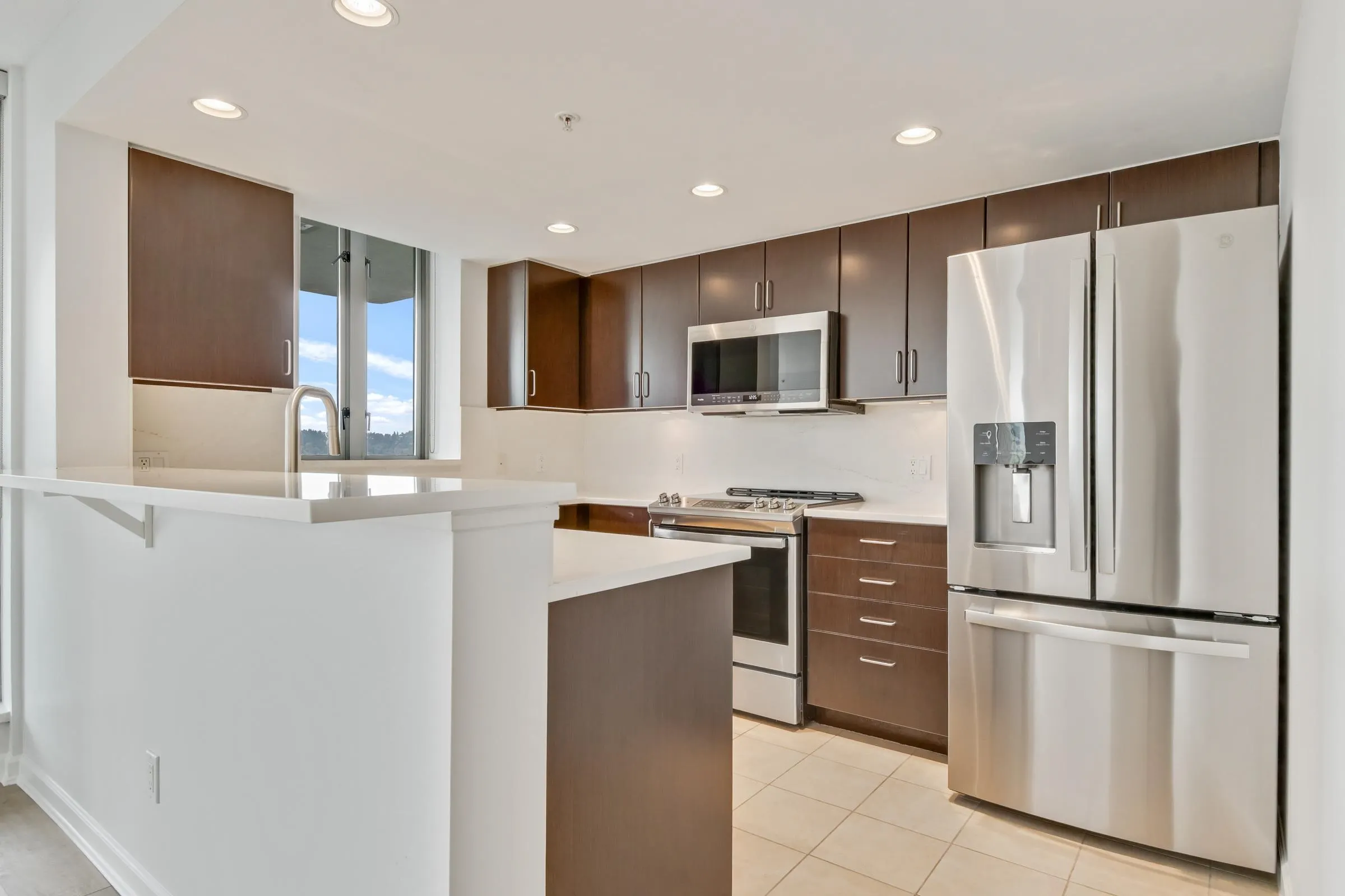 1303 295 Guildford Way