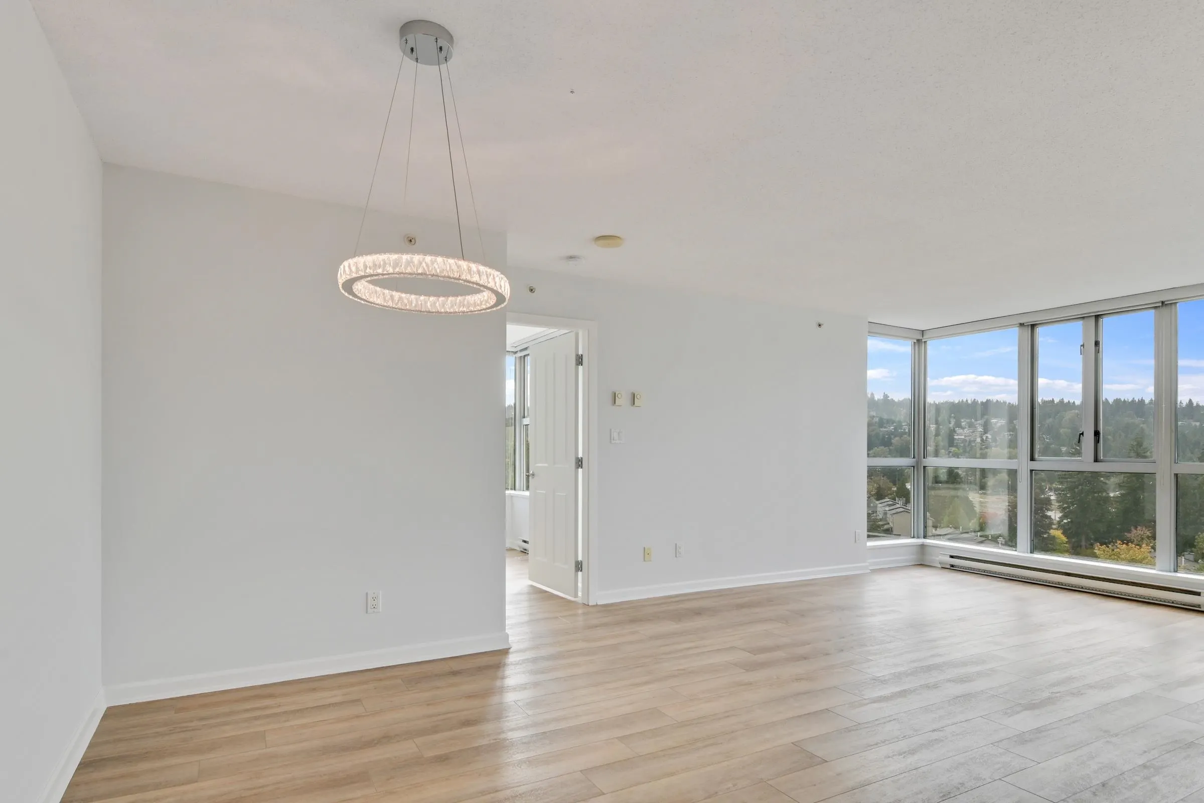 1303 295 Guildford Way