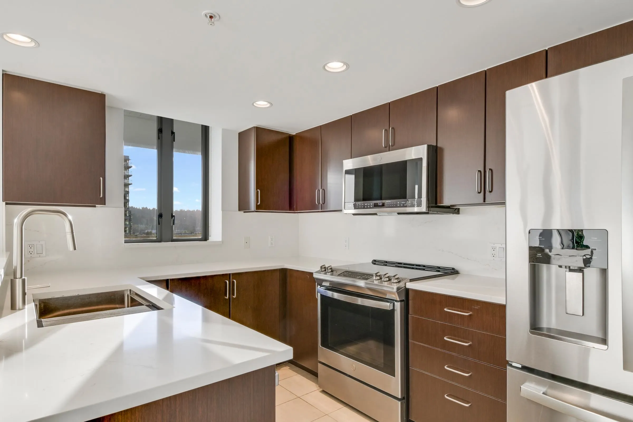 1303 295 Guildford Way