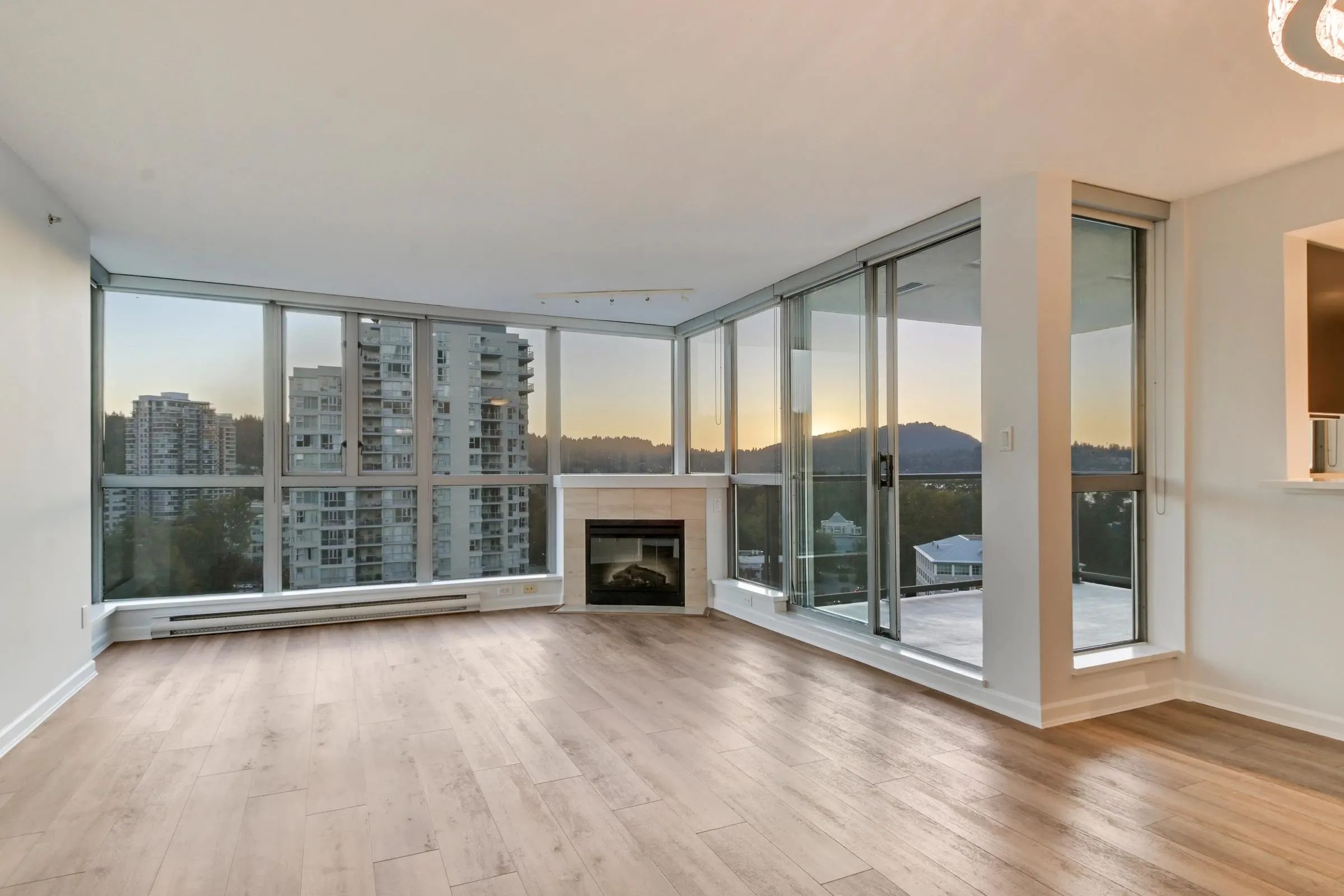 1303 295 Guildford Way