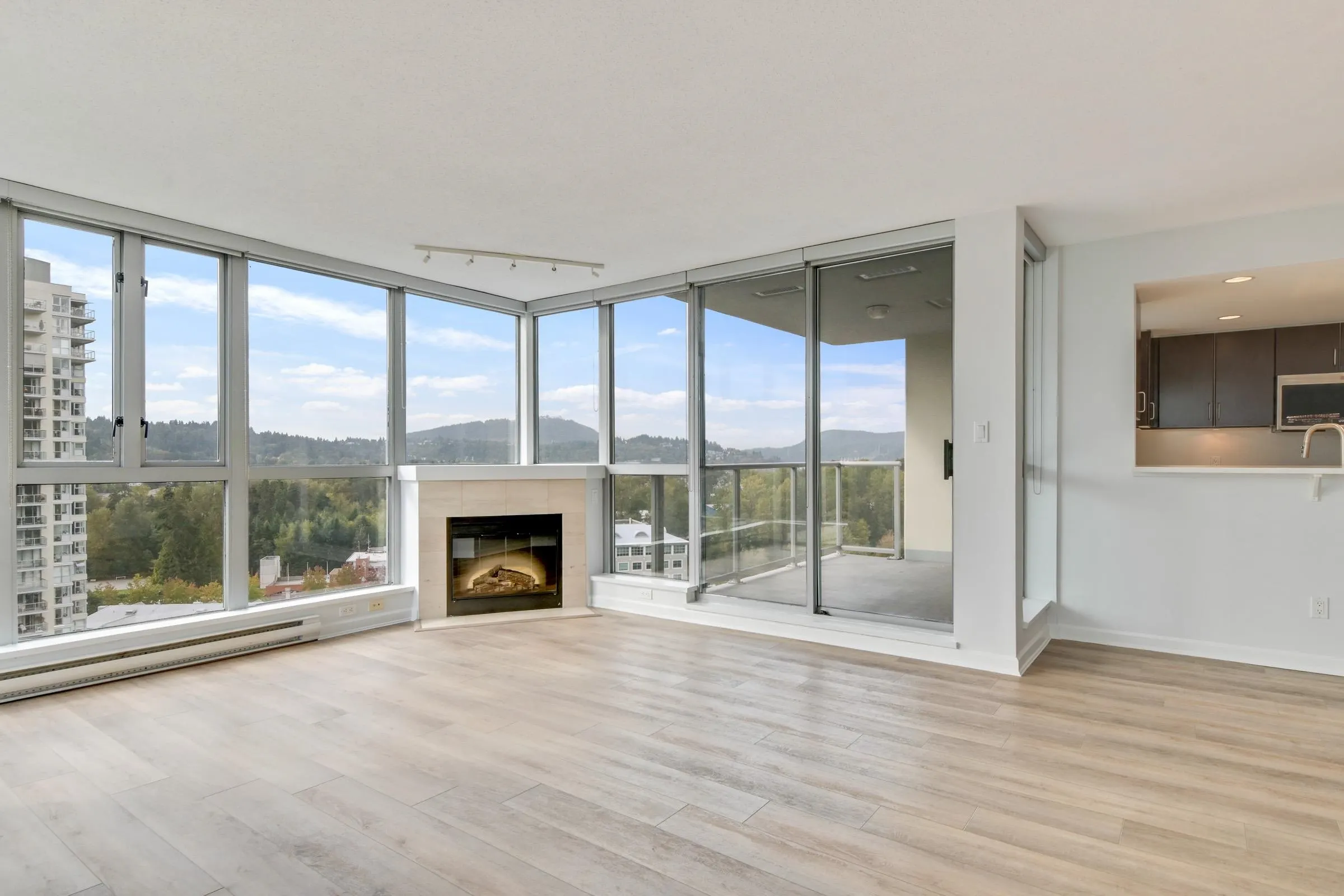 1303 295 Guildford Way