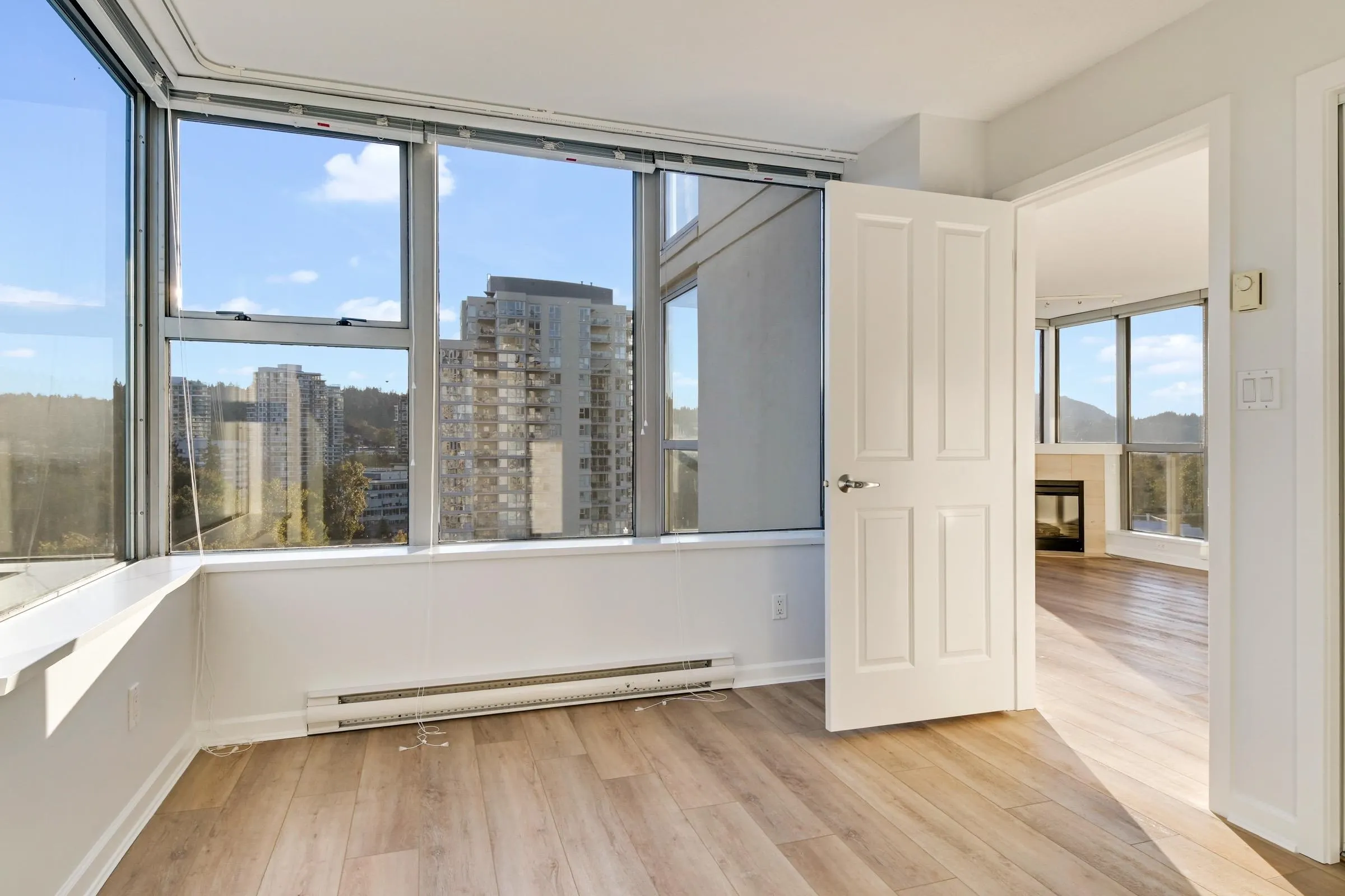 1303 295 Guildford Way