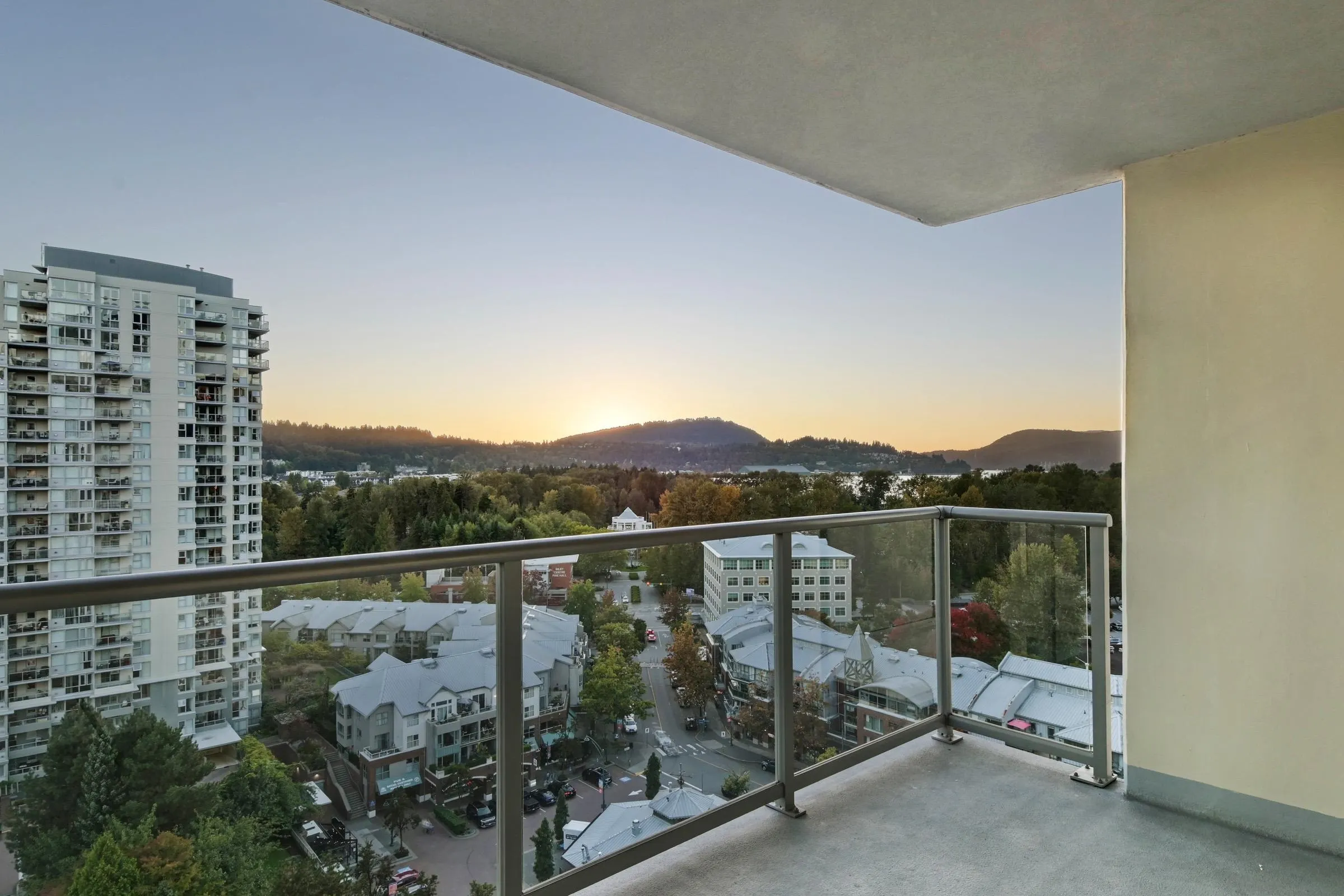 1303 295 Guildford Way