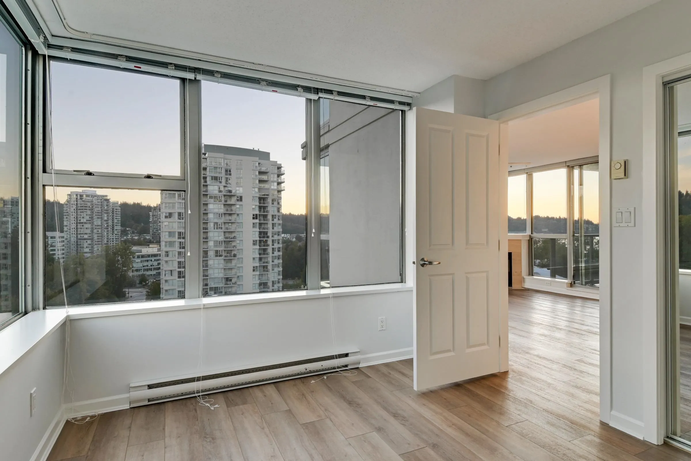 1303 295 Guildford Way