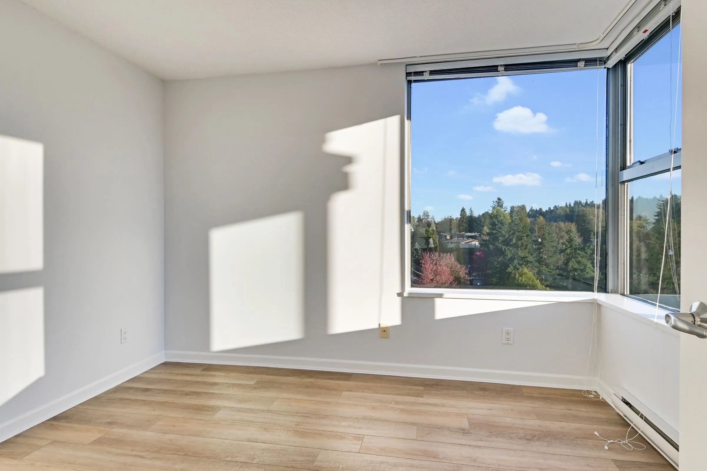 1303 295 Guildford Way