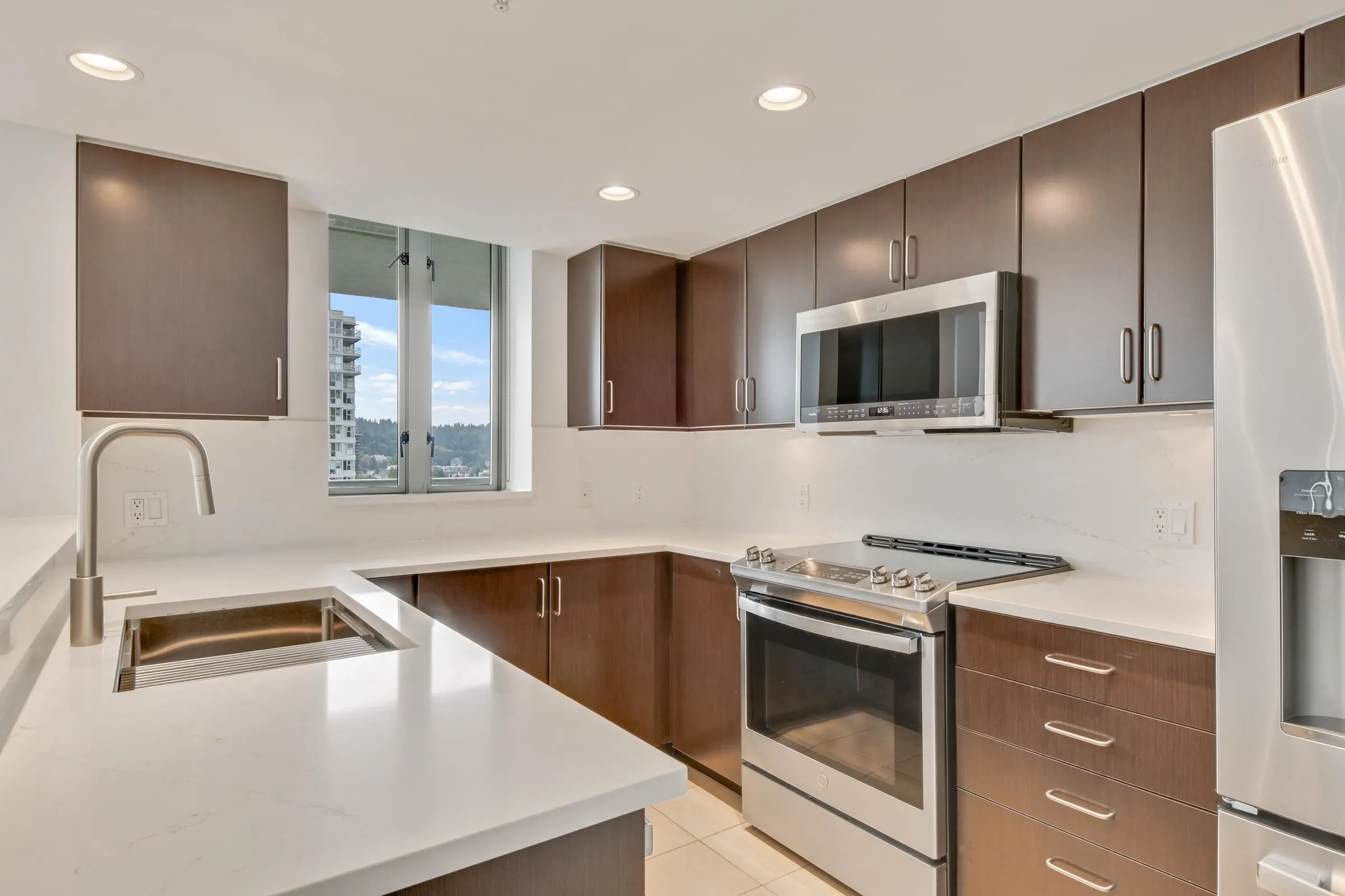 1303 295 Guildford Way