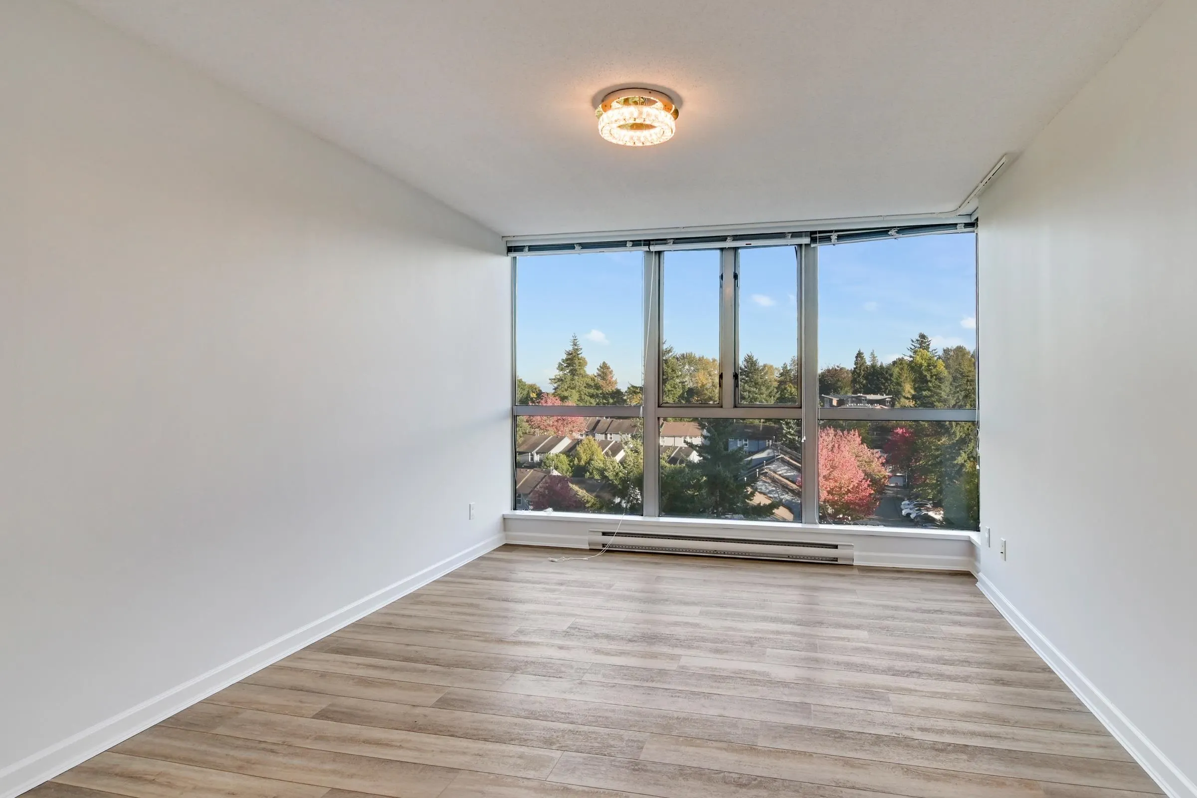 1303 295 Guildford Way