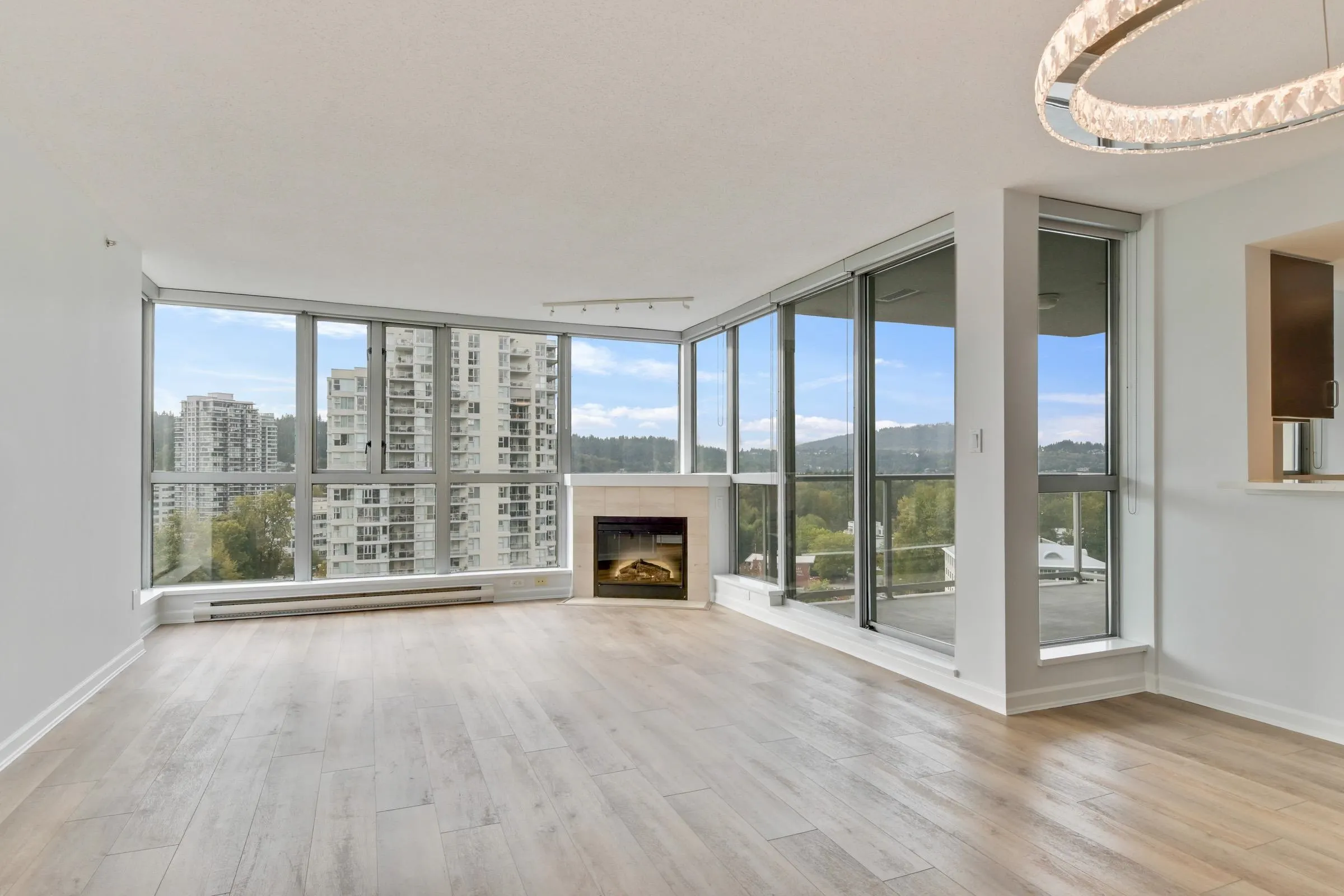 1303 295 Guildford Way