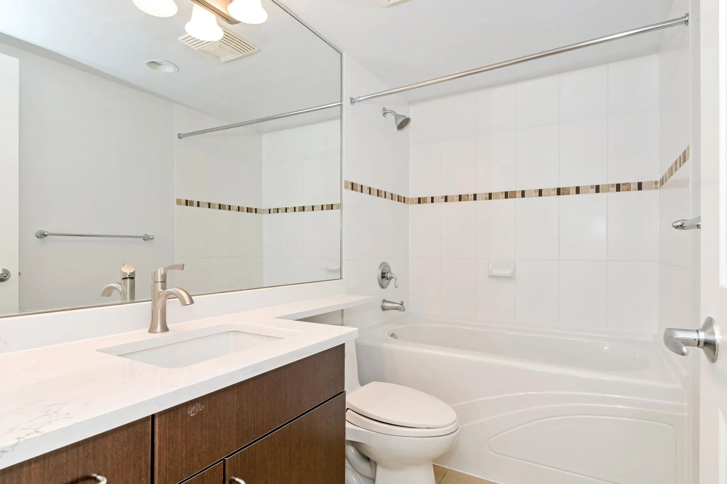 1303 295 Guildford Way