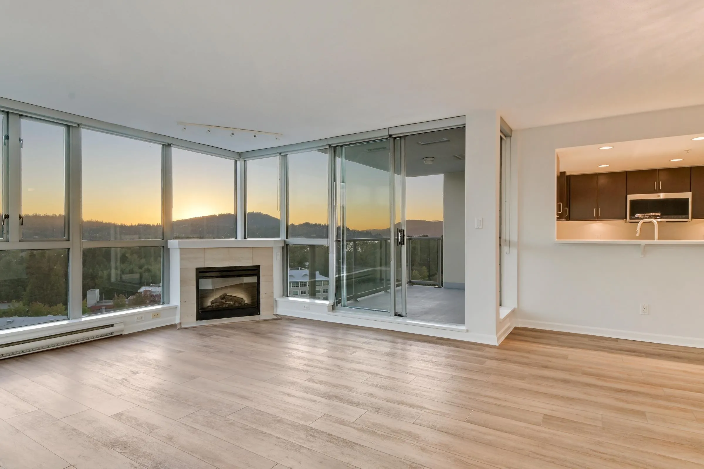 1303 295 Guildford Way