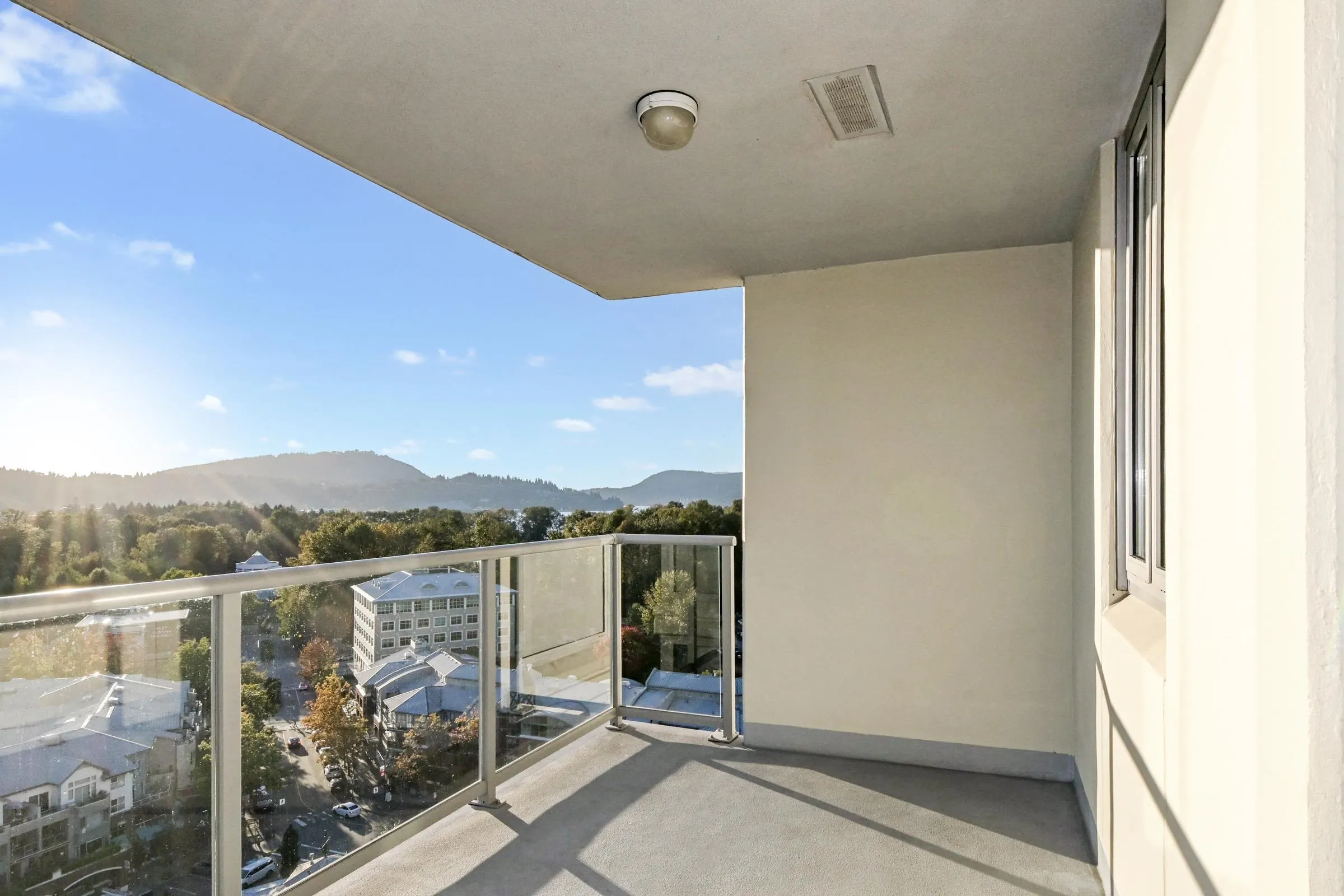 1303 295 Guildford Way