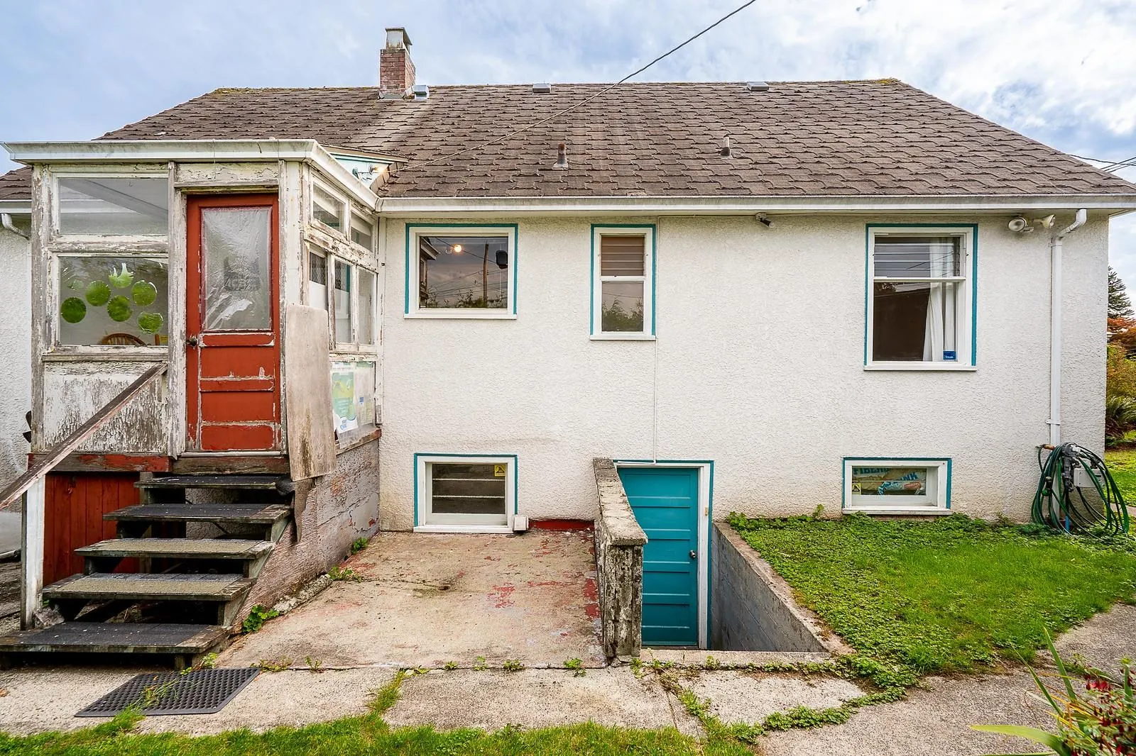 319 Churchill Avenue