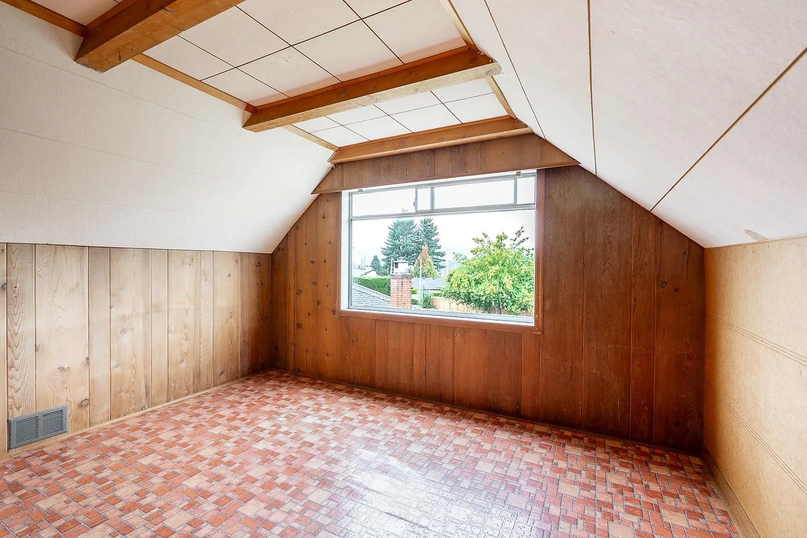 319 Churchill Avenue