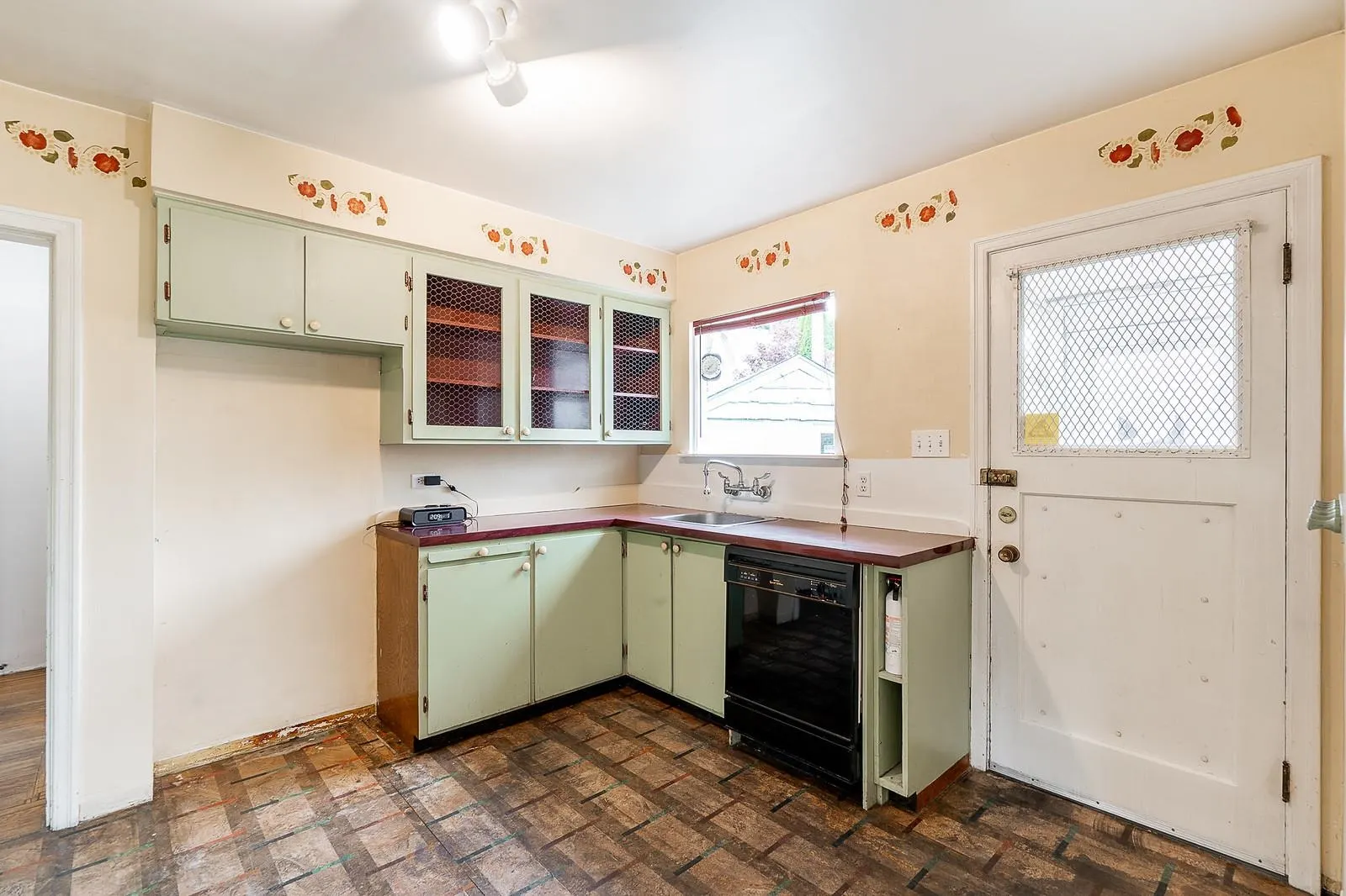 319 Churchill Avenue