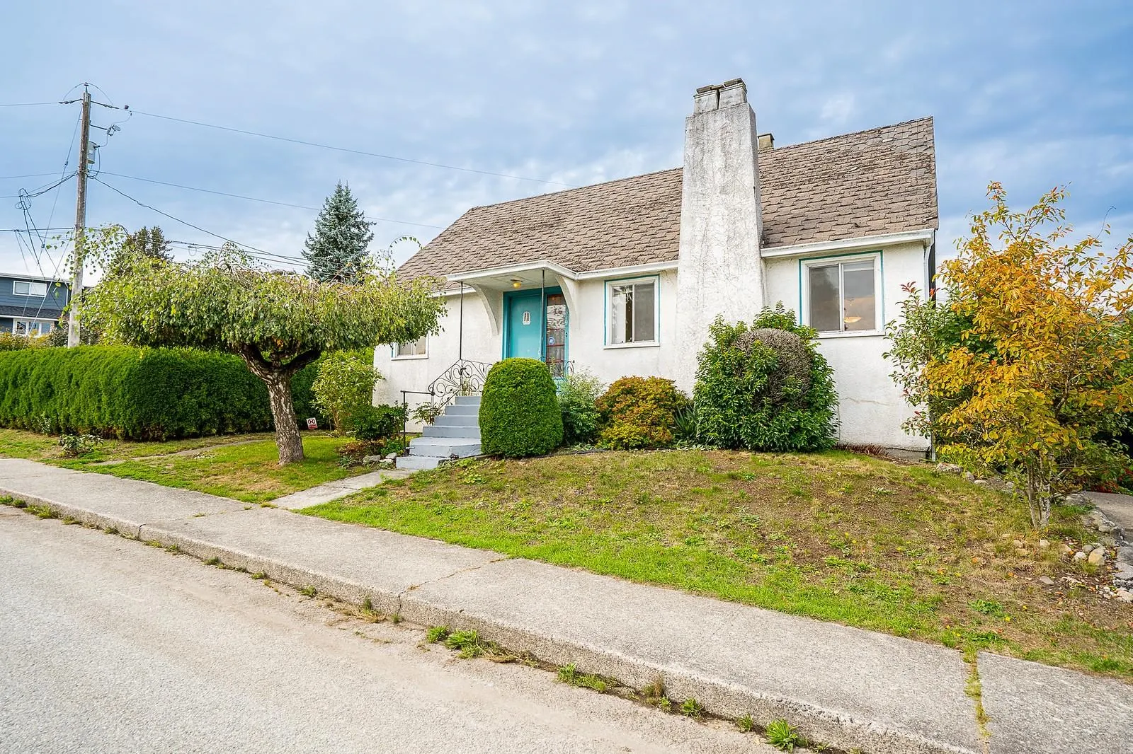 319 Churchill Avenue