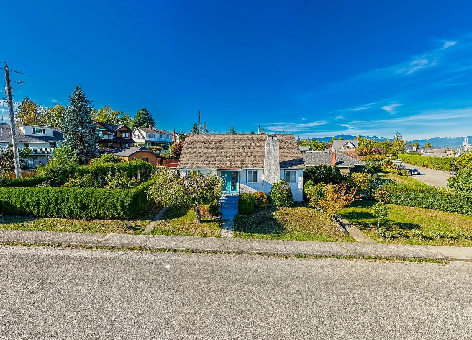 319 Churchill Avenue