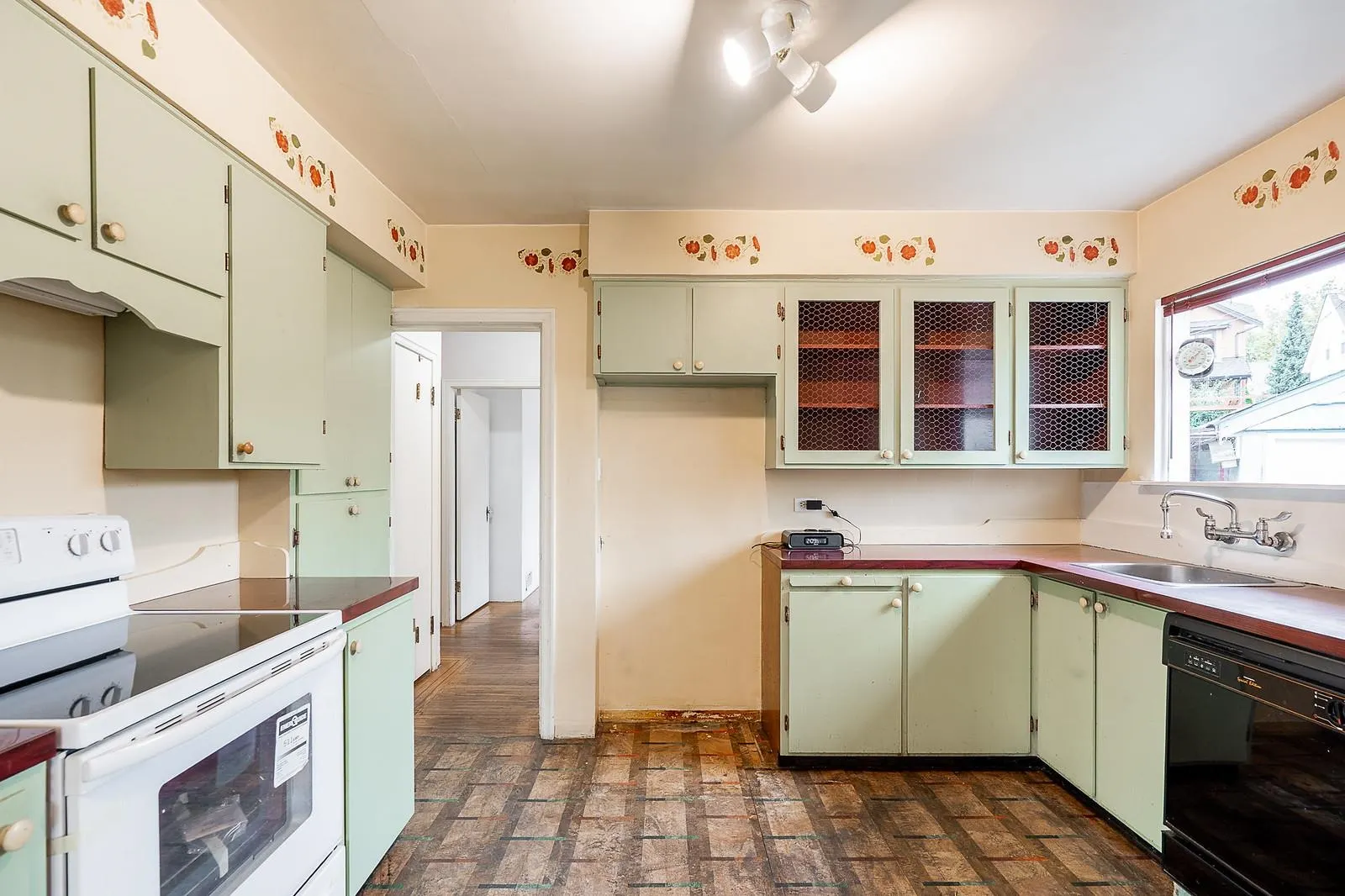 319 Churchill Avenue