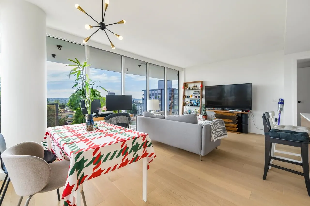 901 1180 Broughton Street