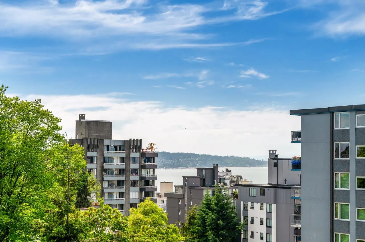 901 1180 Broughton Street