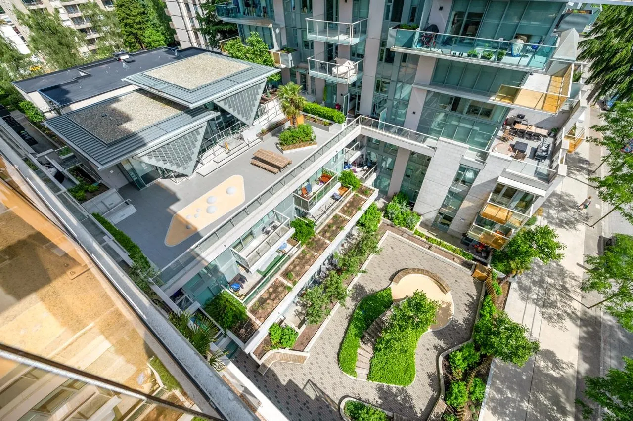 901 1180 Broughton Street