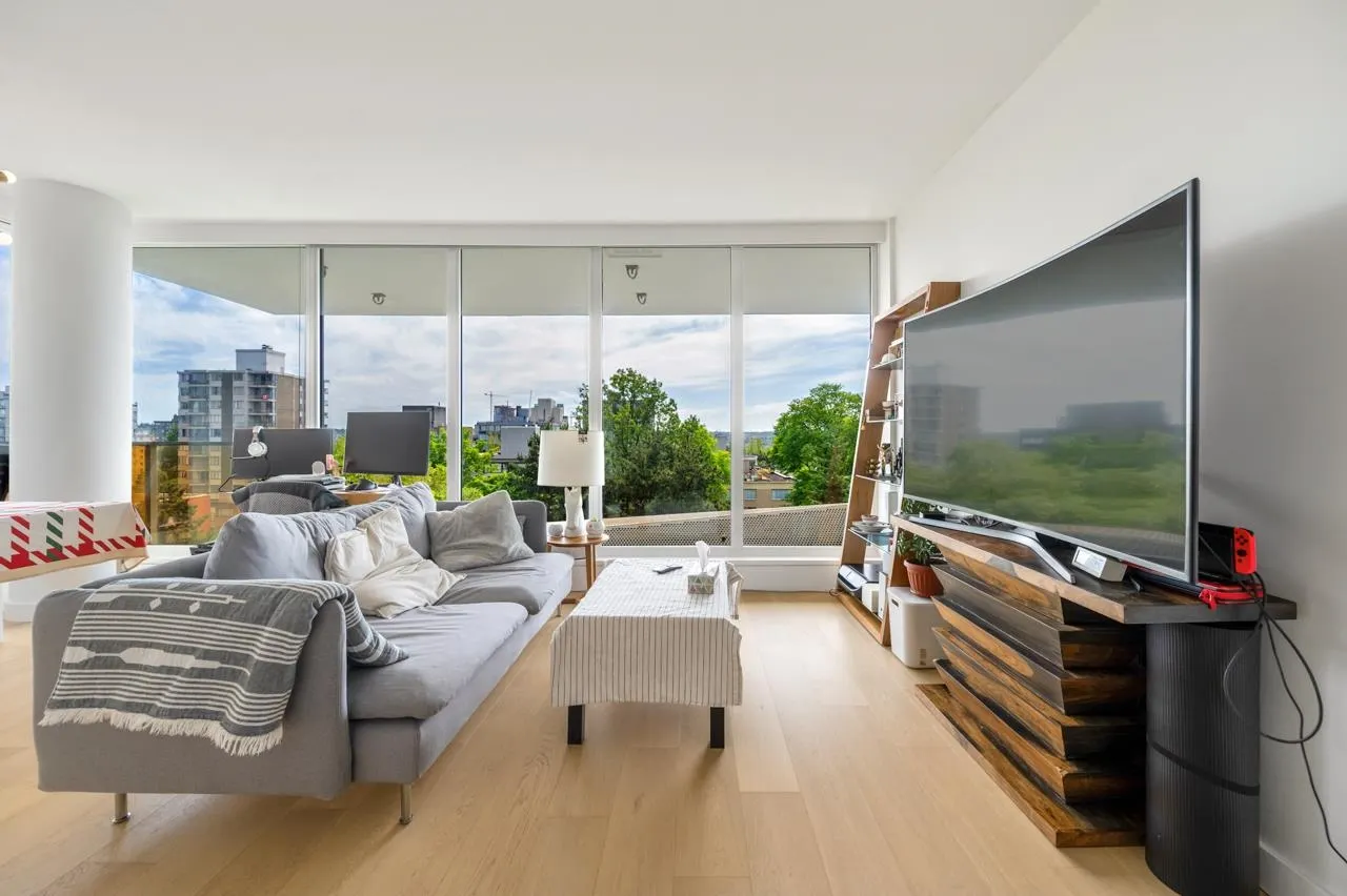 901 1180 Broughton Street