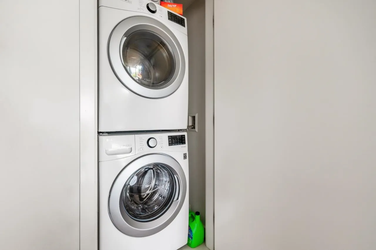 901 1180 Broughton Street