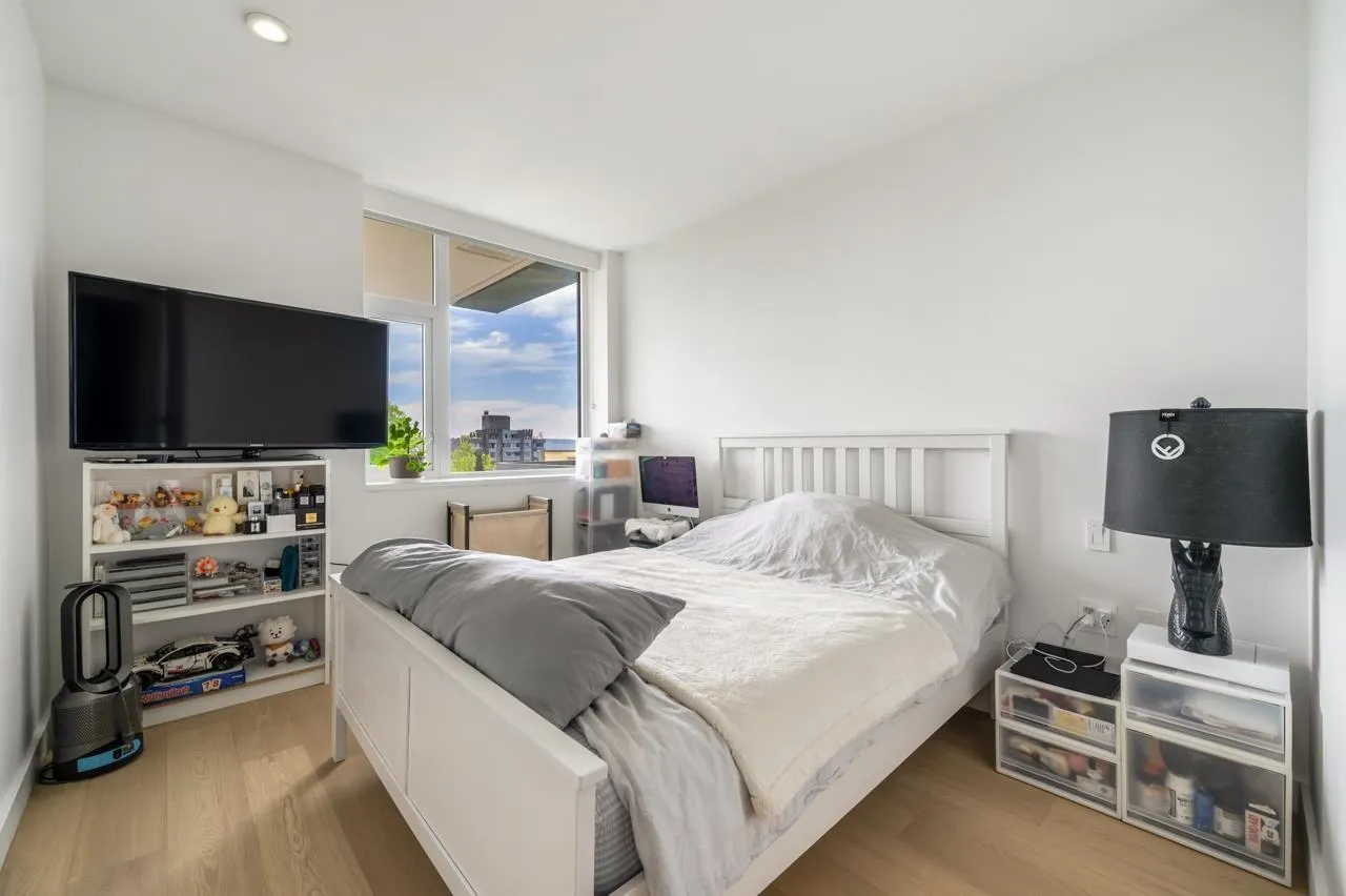 901 1180 Broughton Street