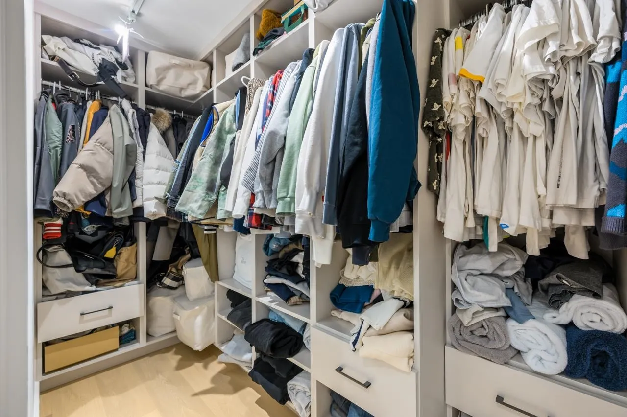 901 1180 Broughton Street