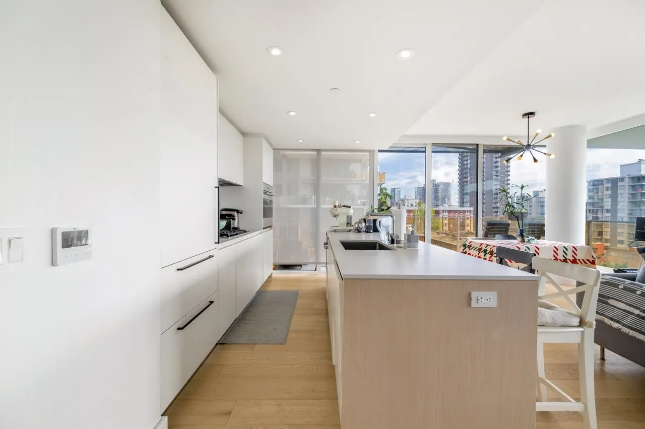 901 1180 Broughton Street