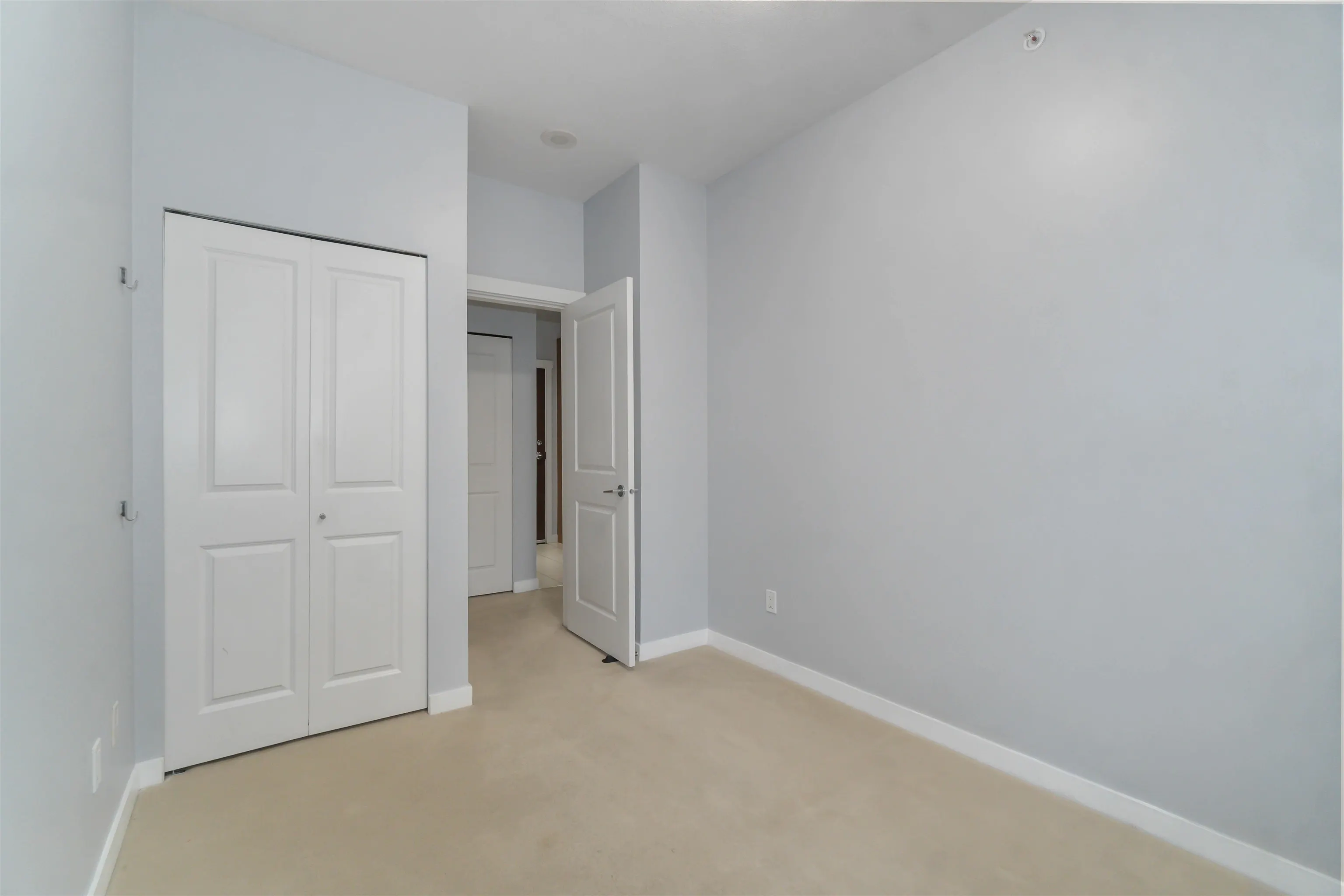 805 9266 University Crescent