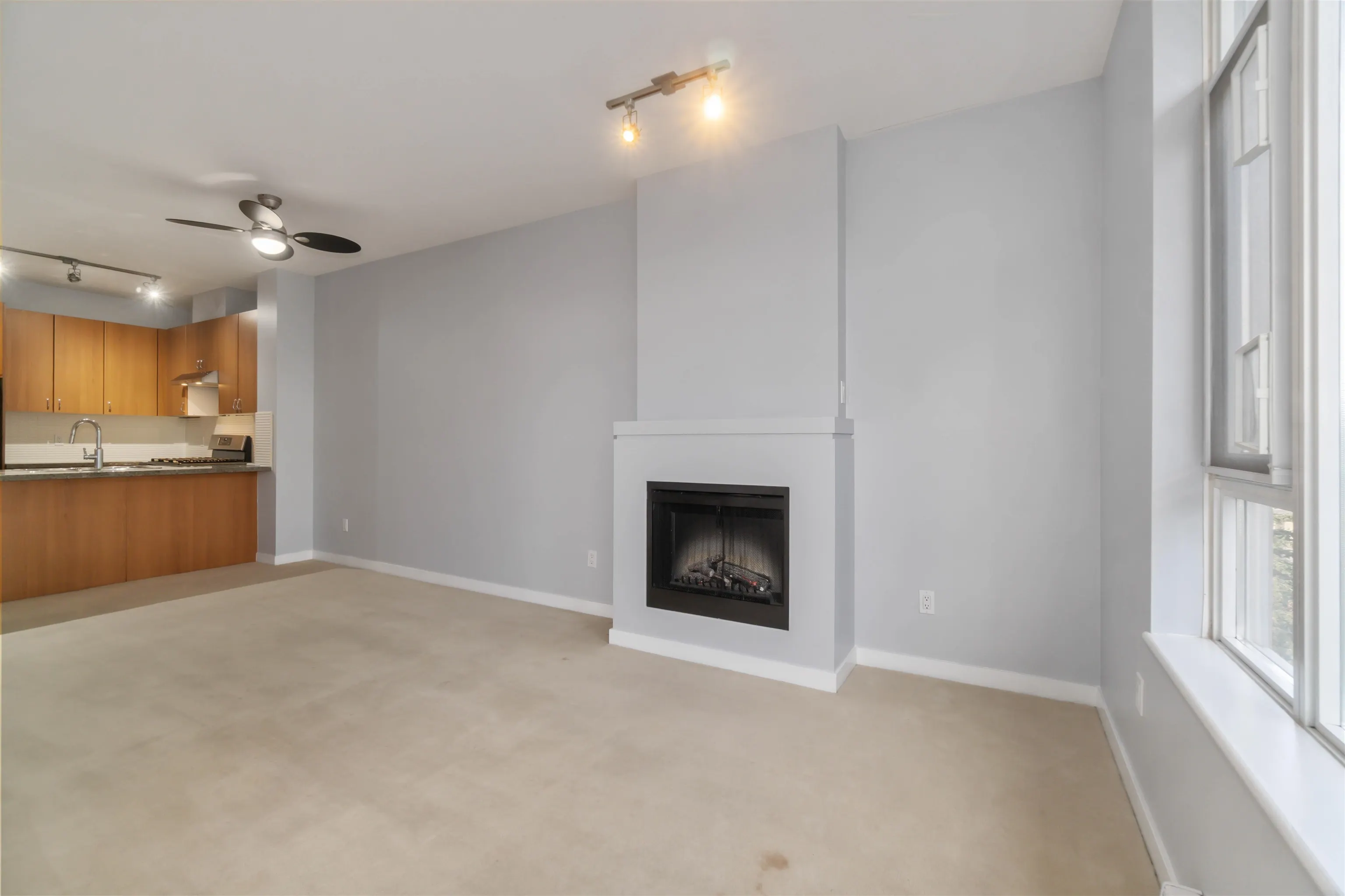 805 9266 University Crescent