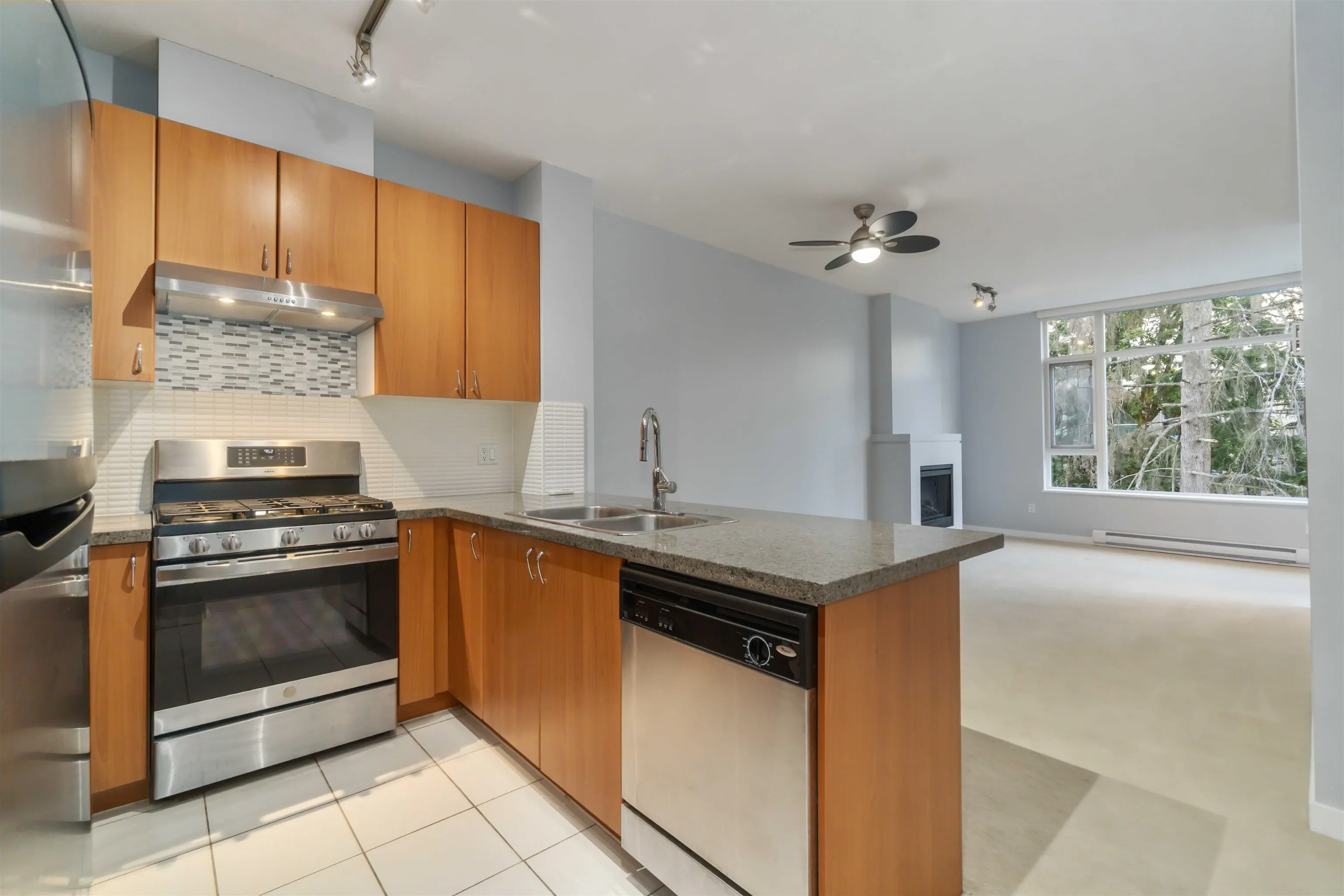 805 9266 University Crescent