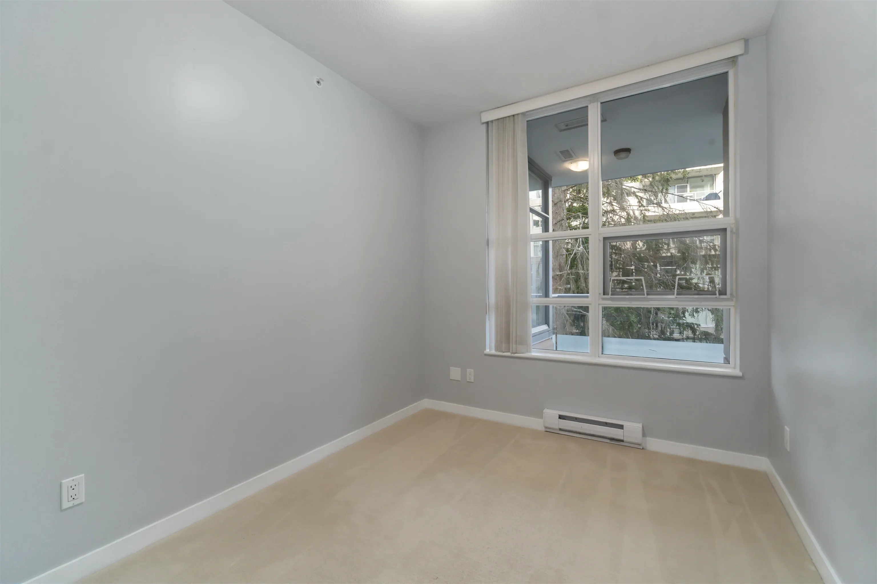 805 9266 University Crescent