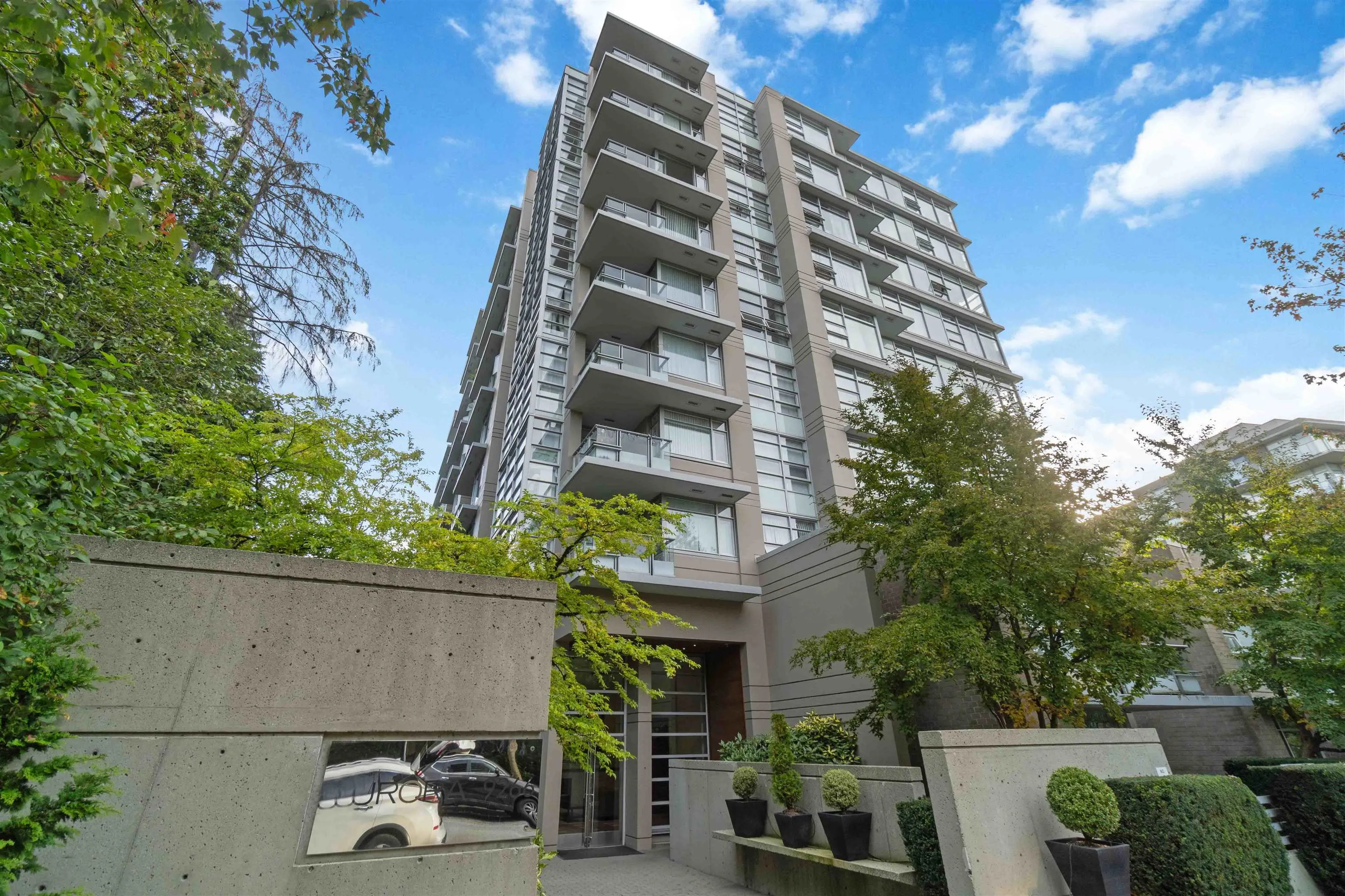 805 9266 University Crescent