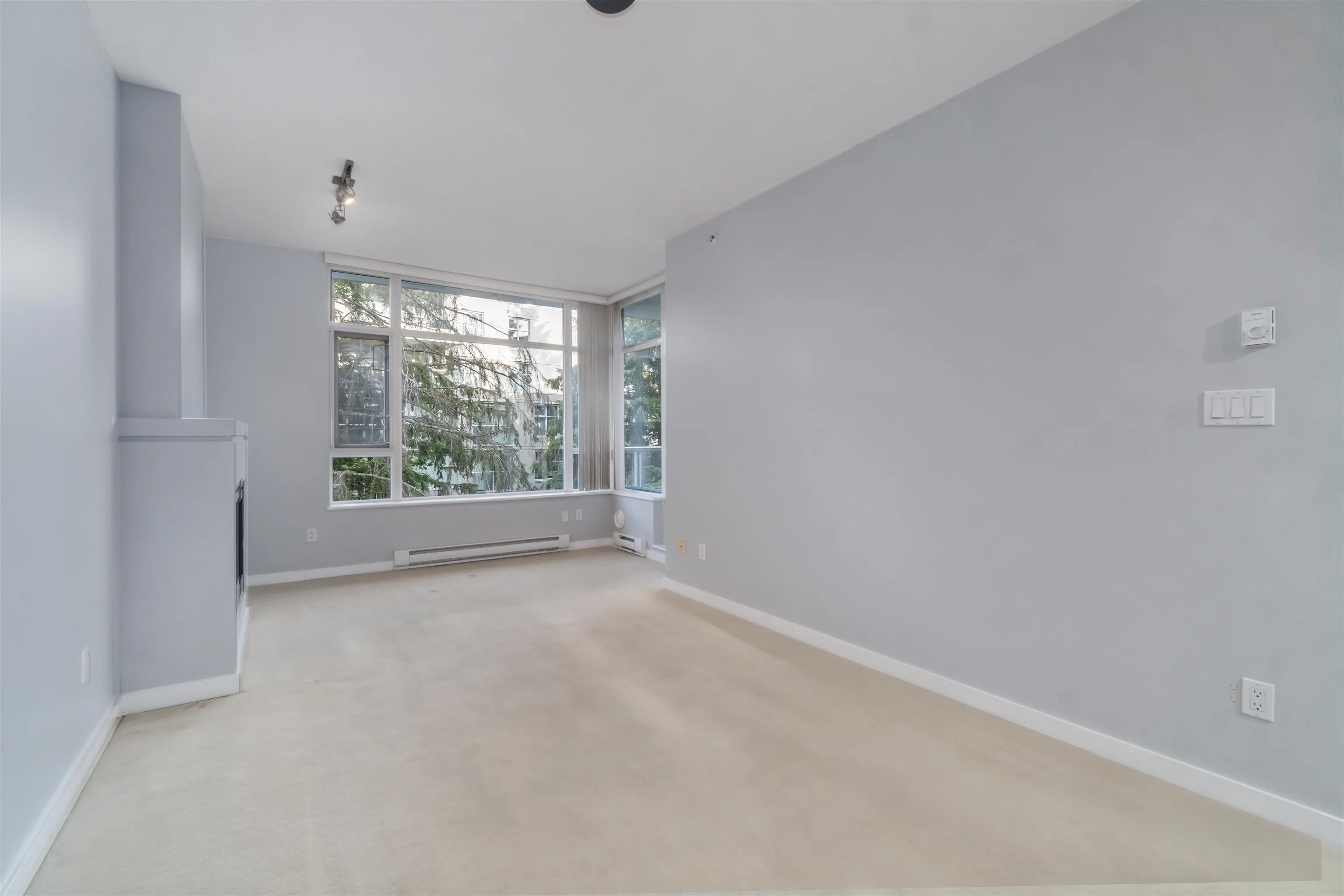805 9266 University Crescent