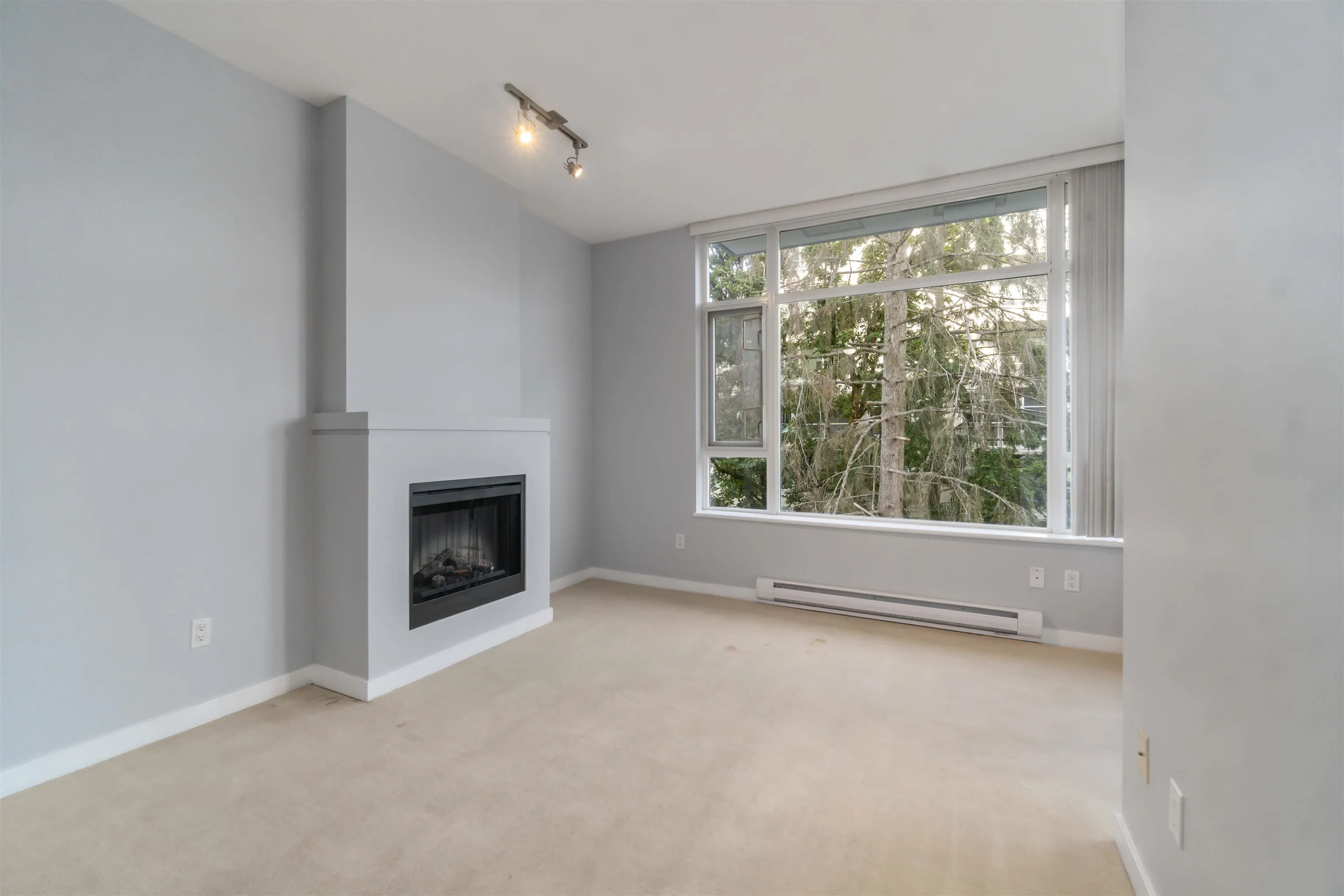 805 9266 University Crescent