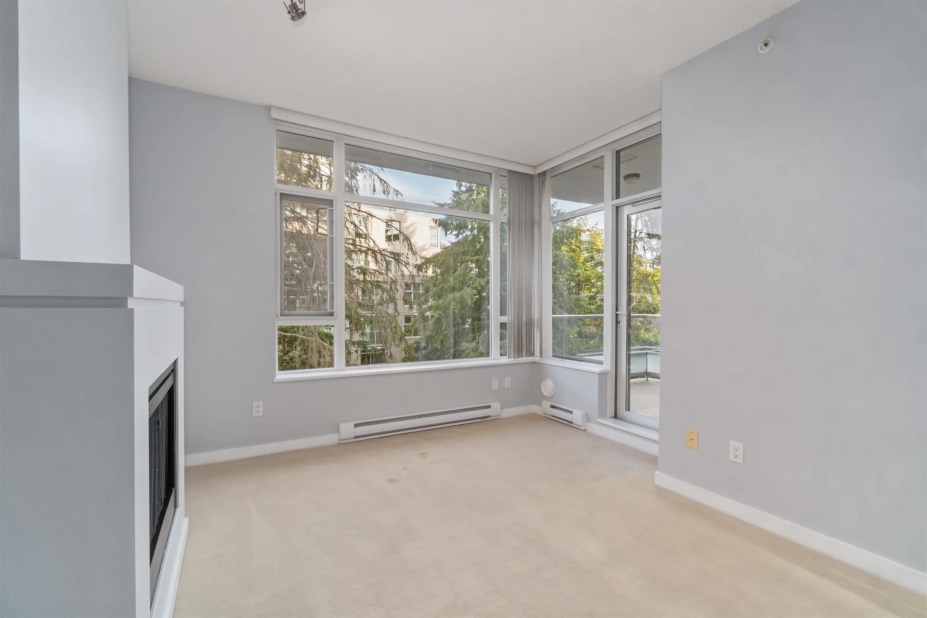 805 9266 University Crescent