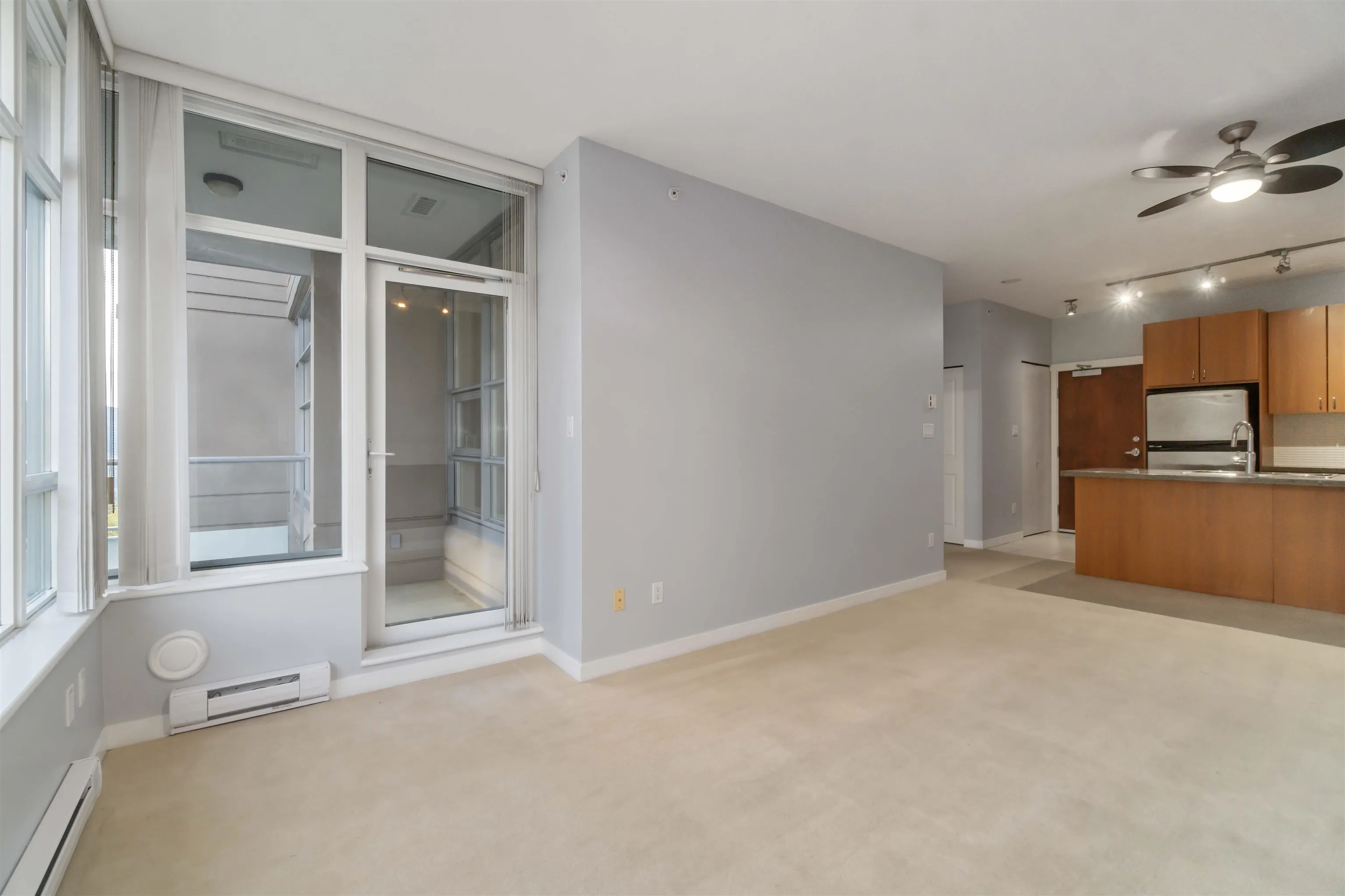 805 9266 University Crescent