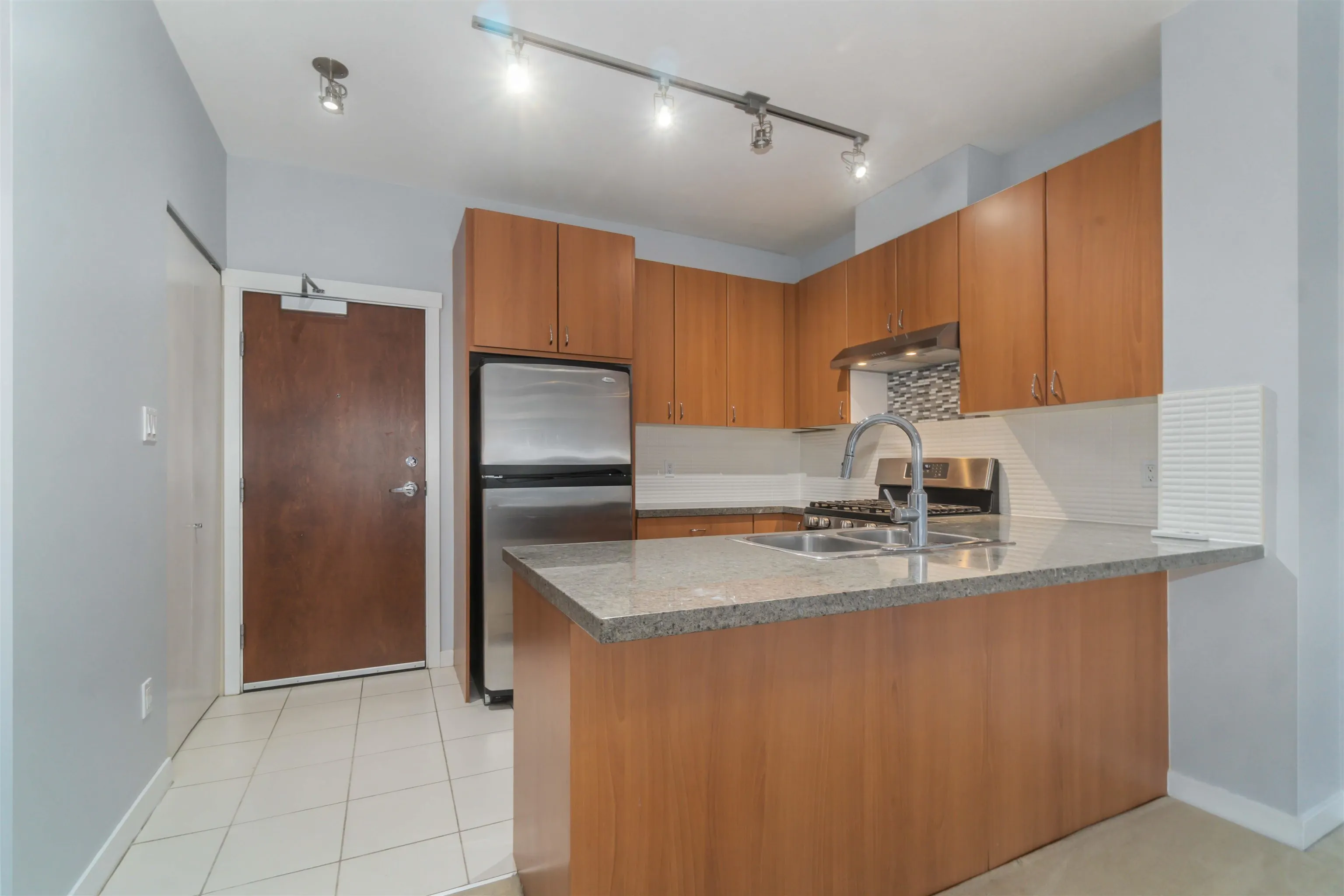 805 9266 University Crescent