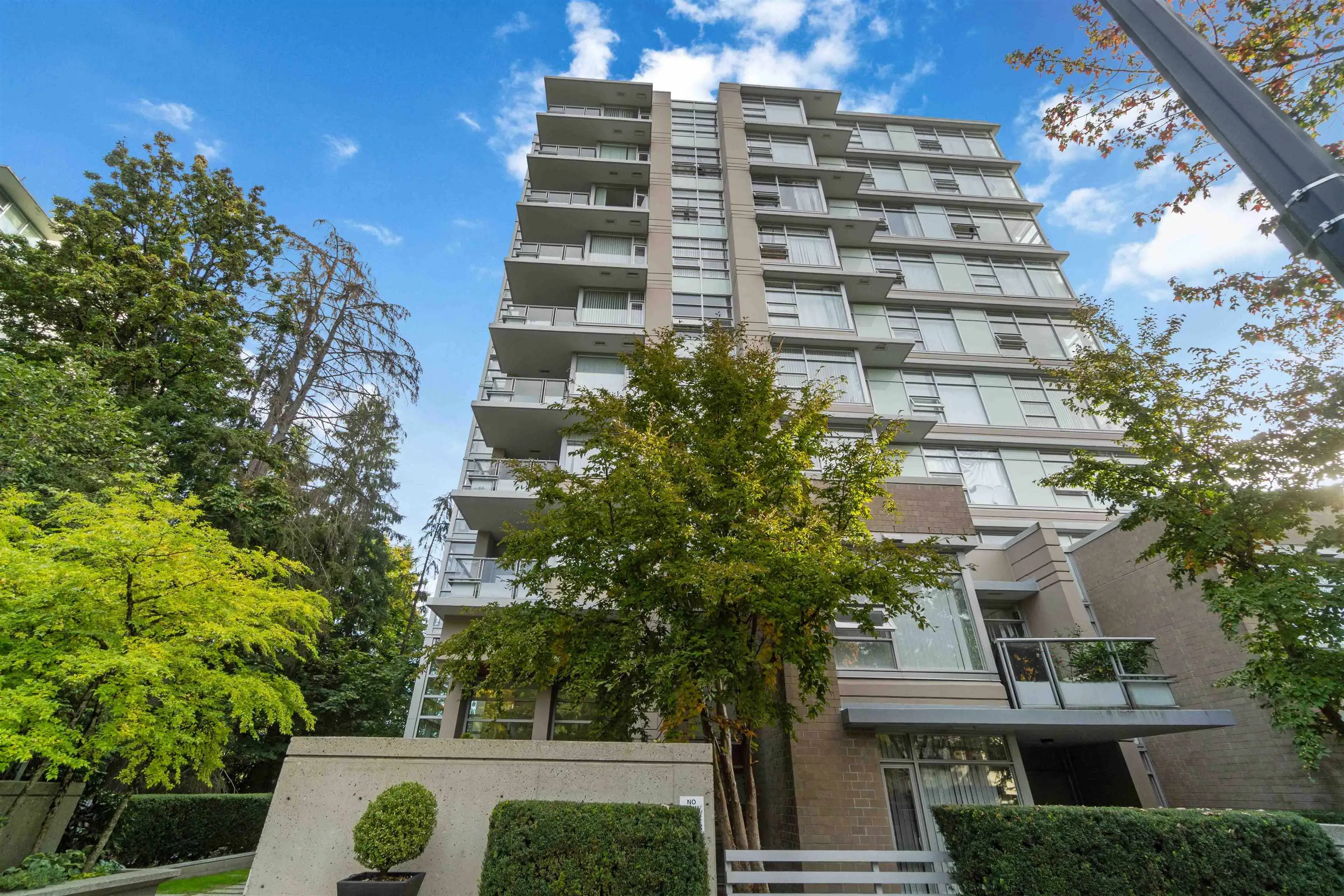 805 9266 University Crescent