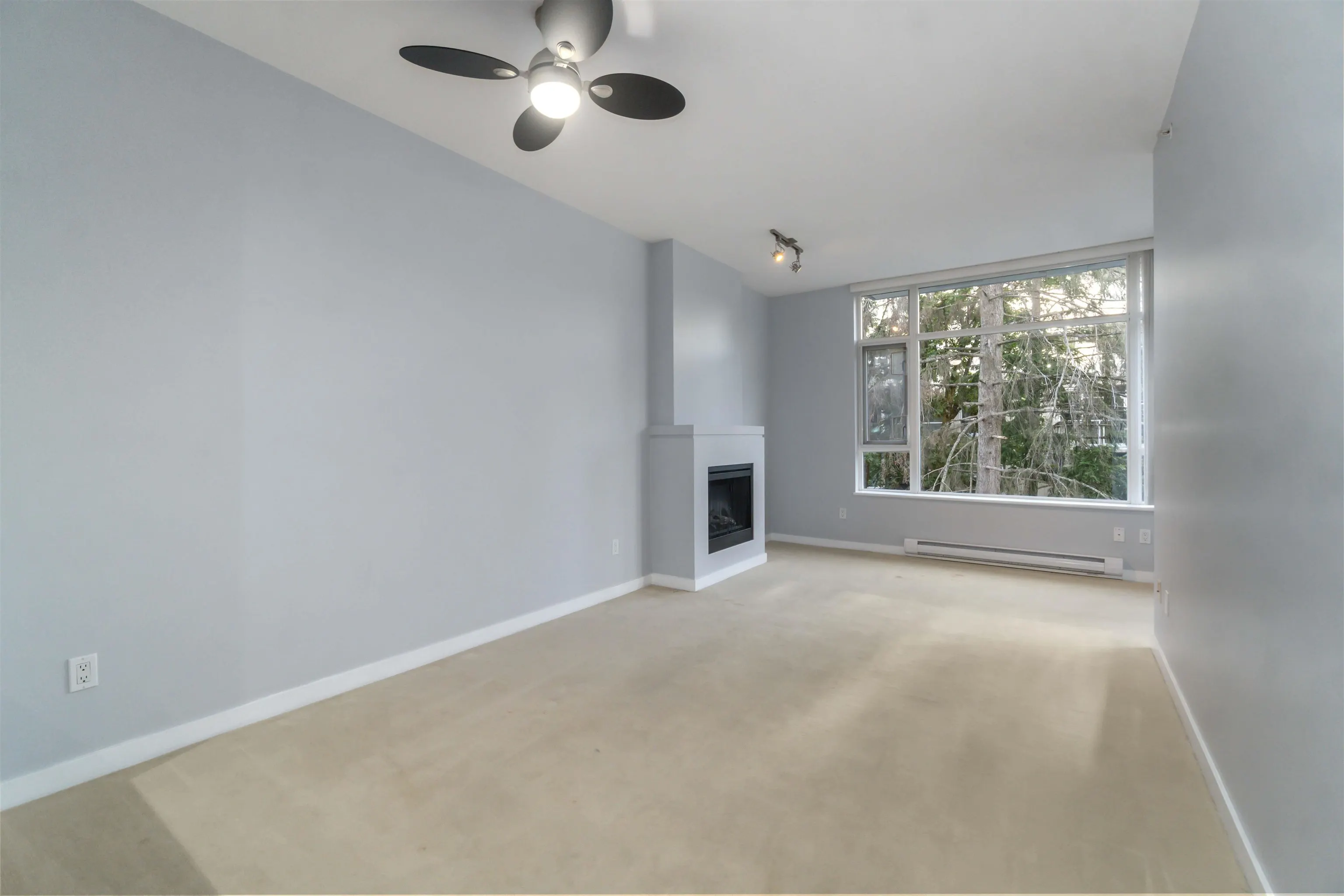 805 9266 University Crescent